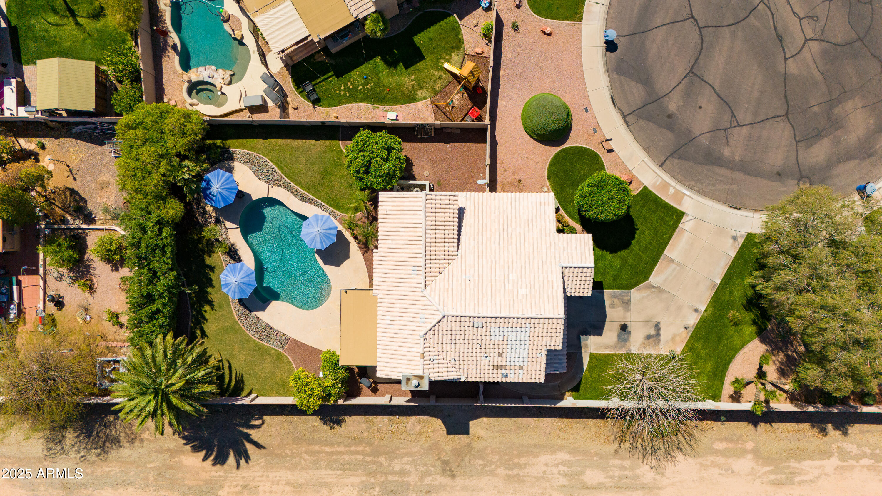 7053 S HEATHER Drive