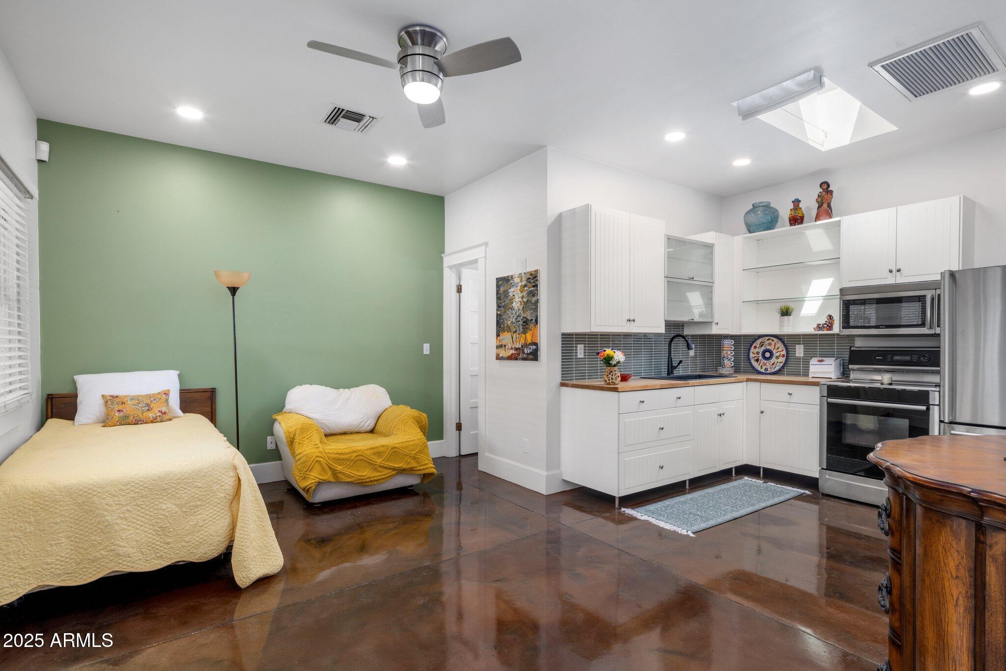 144 W PALM Lane