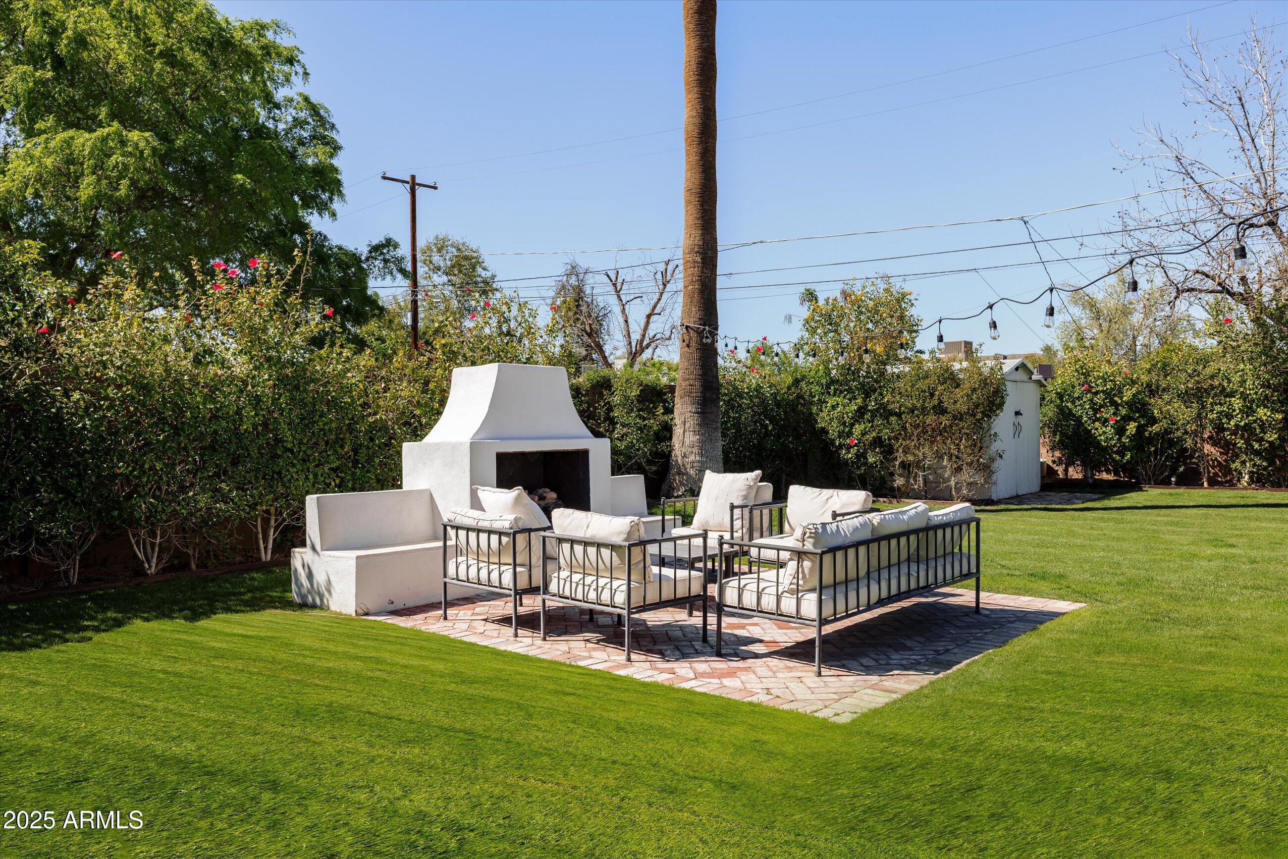 2528 E MONTECITO Avenue