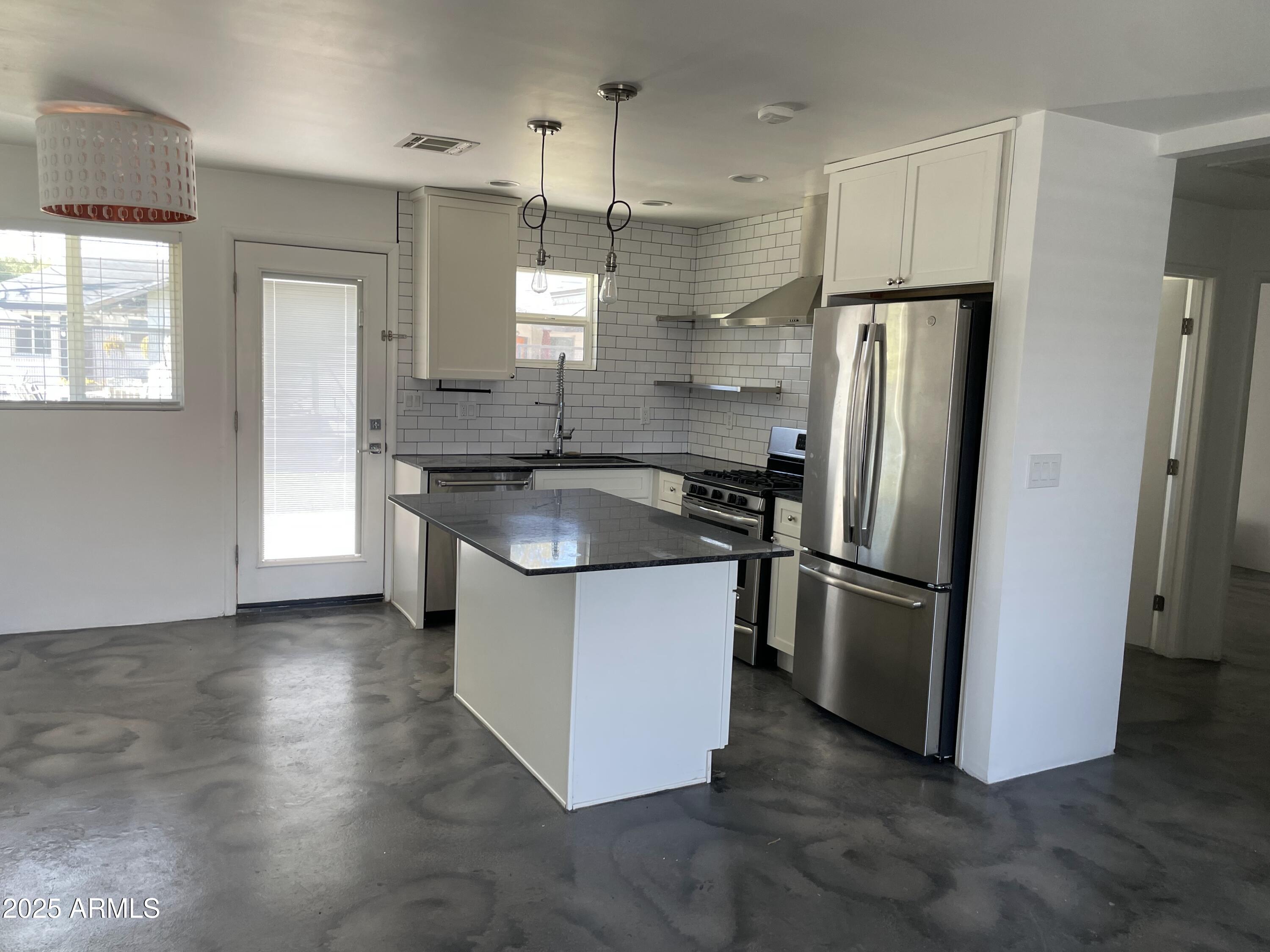 3416 N 37TH Street, 8