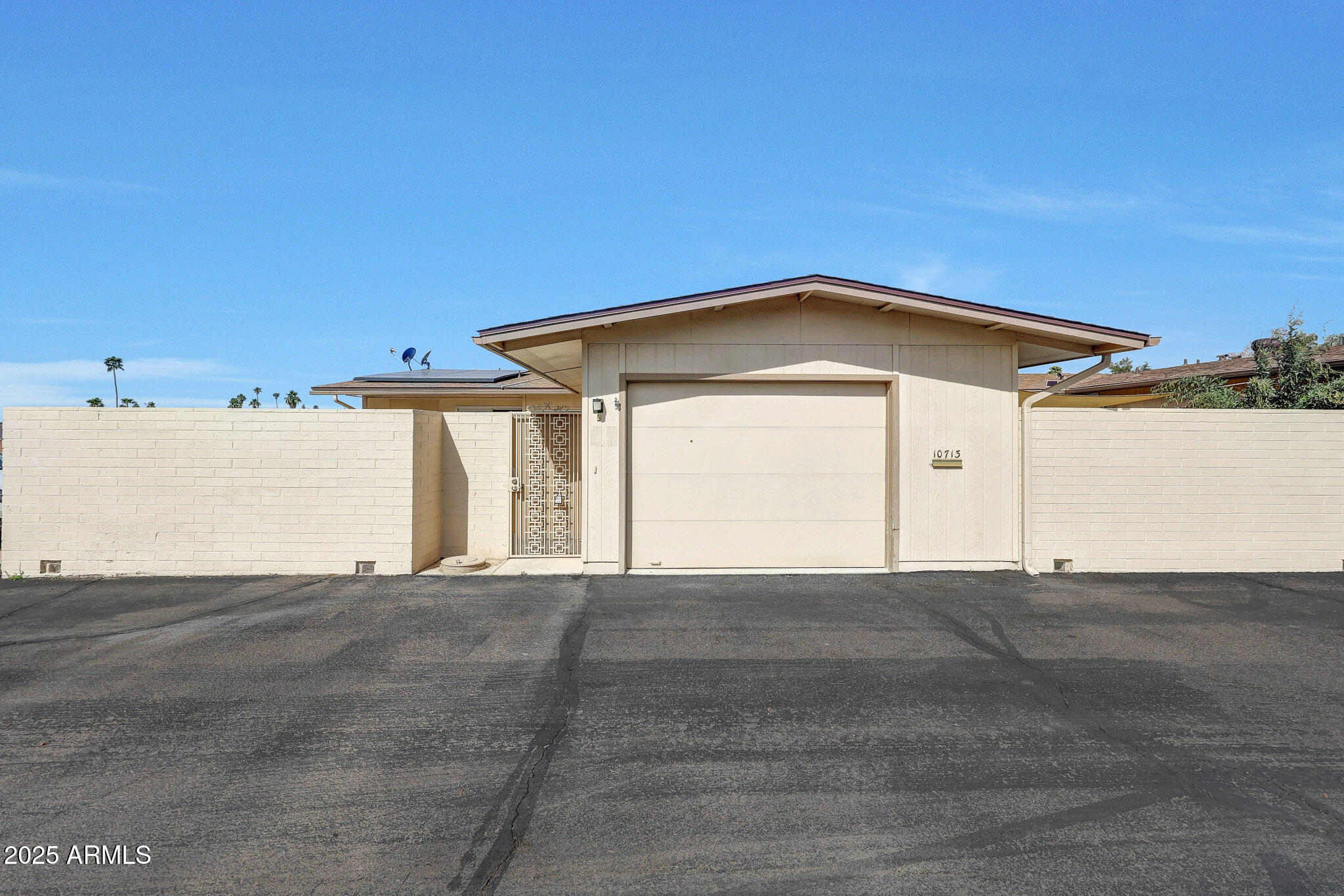 10713 W SANTA FE Drive