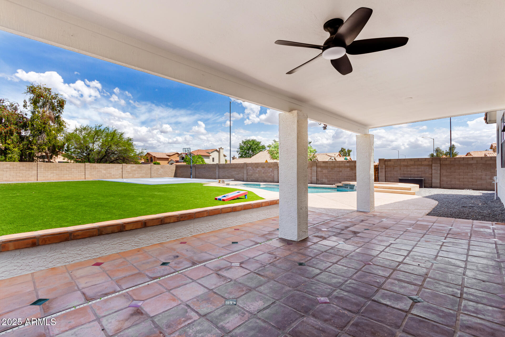 706 W NIDO Circle