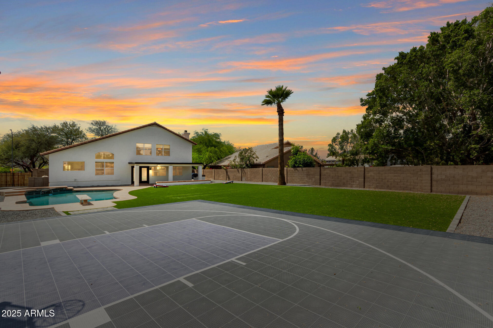 706 W NIDO Circle