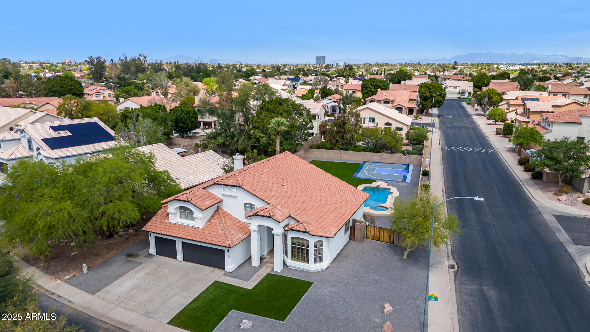 706 W NIDO Circle