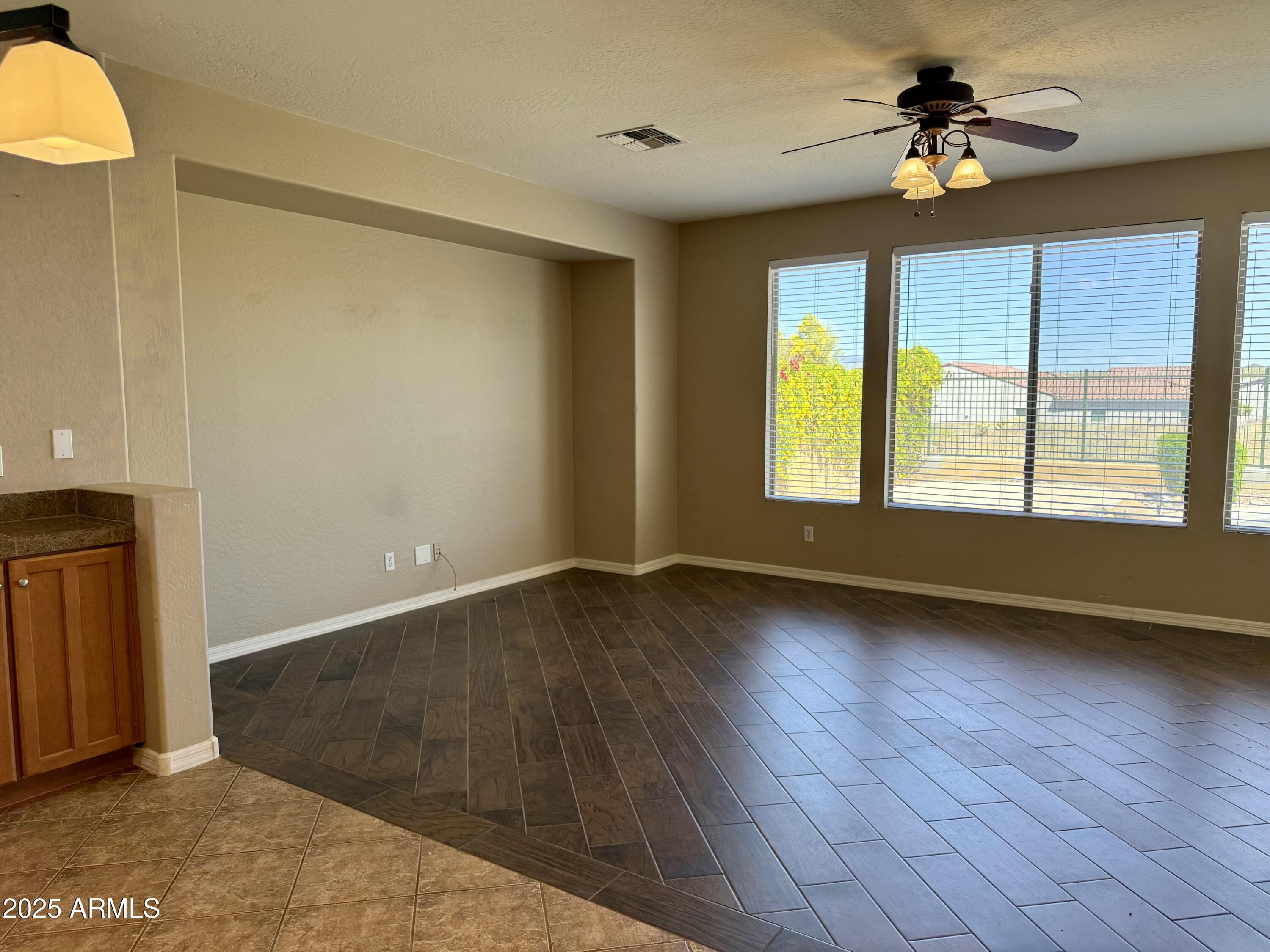 3518 W PLYMOUTH Drive