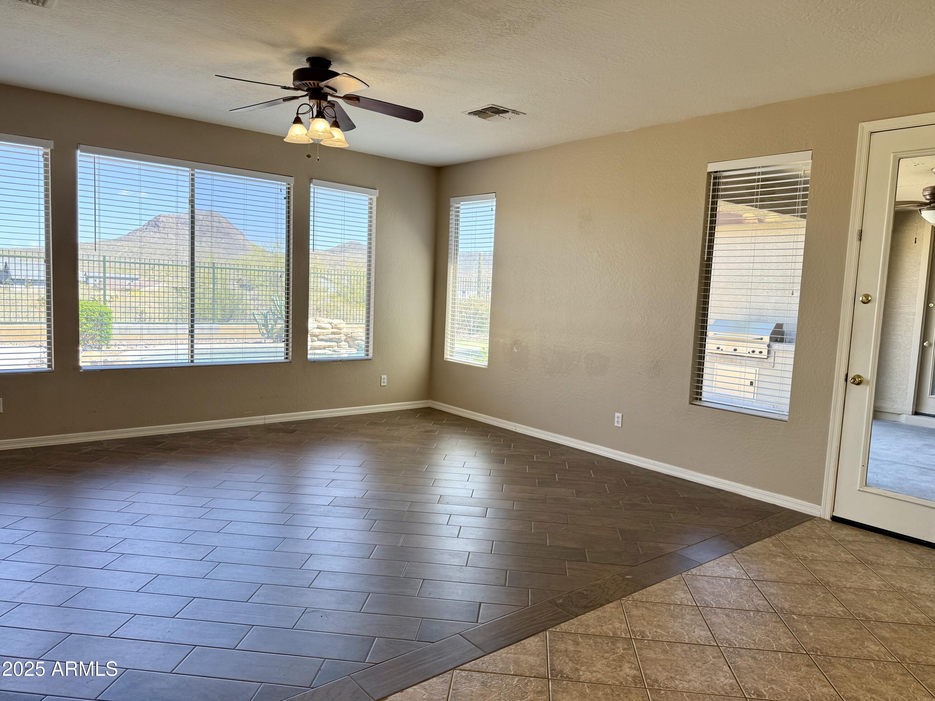 3518 W PLYMOUTH Drive