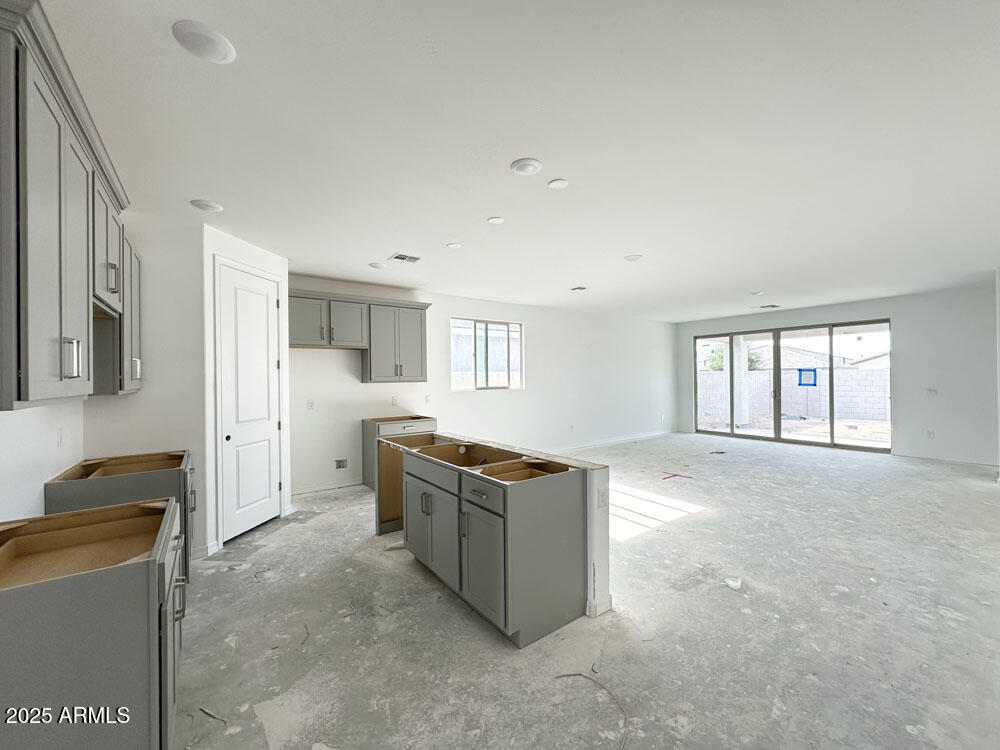 22816 E ROUNDUP Way
