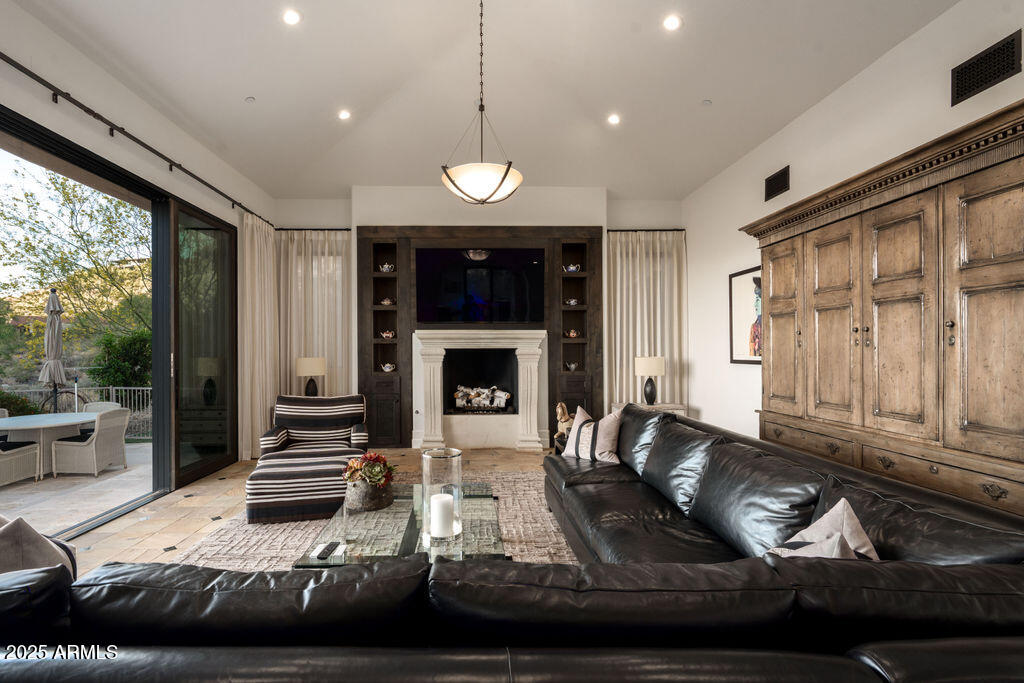 7801 N SAGUARO Drive