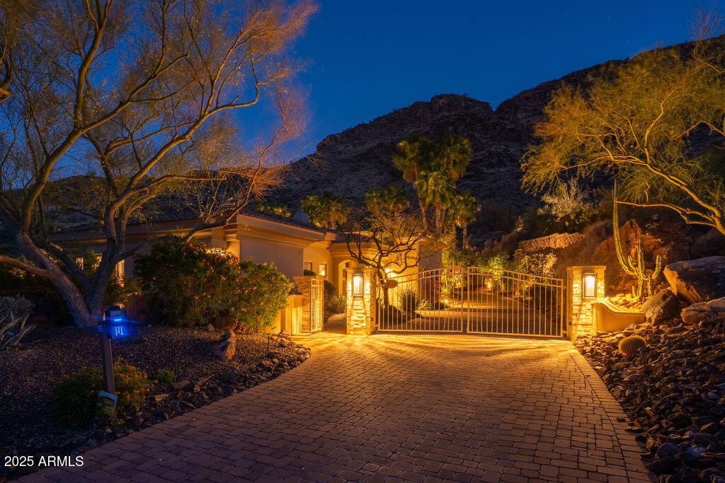 7801 N SAGUARO Drive