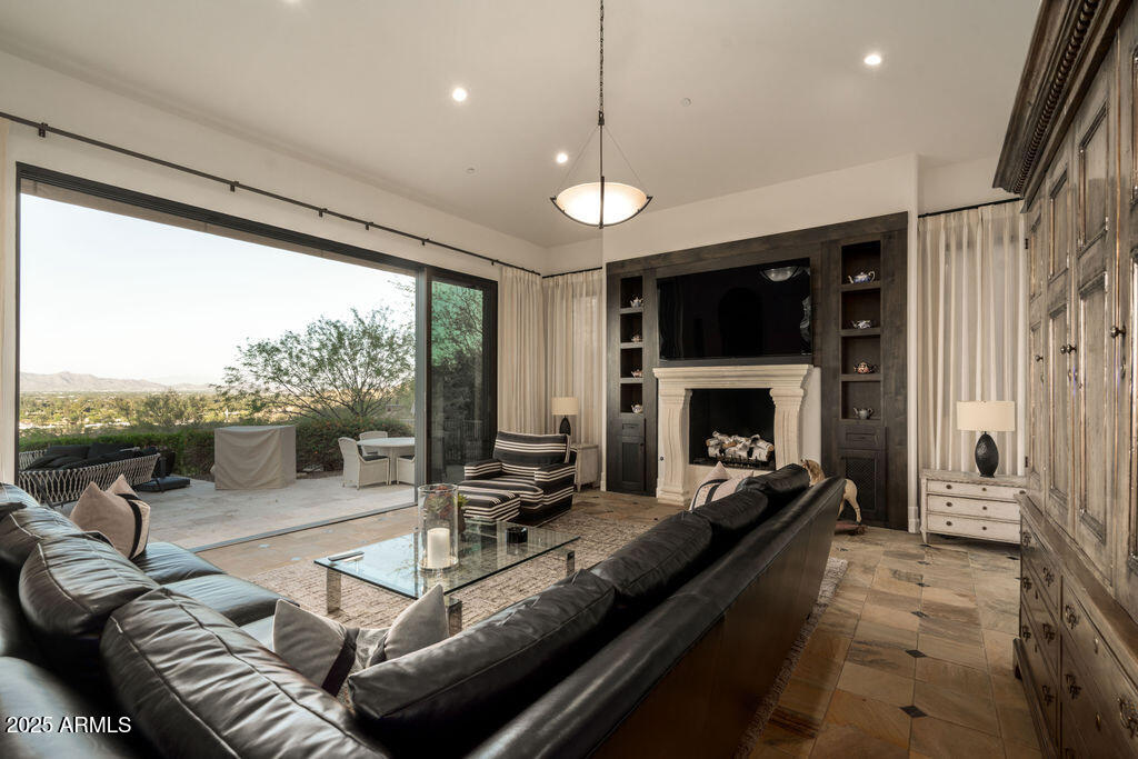 7801 N SAGUARO Drive