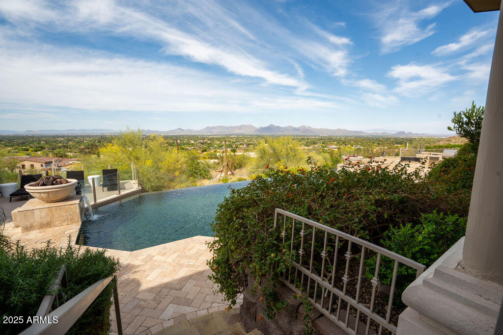 7801 N SAGUARO Drive