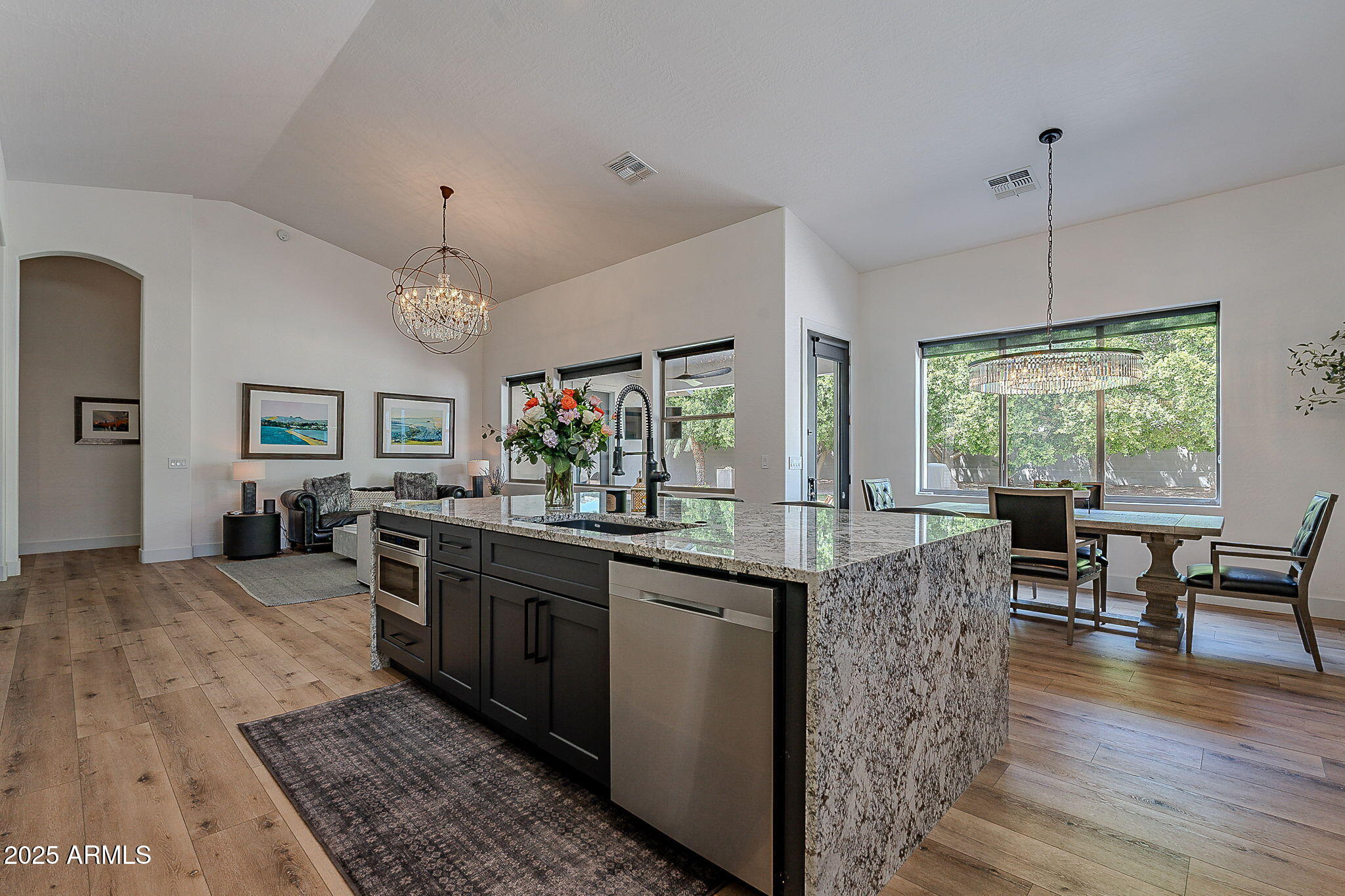194 W SUNBURST Lane