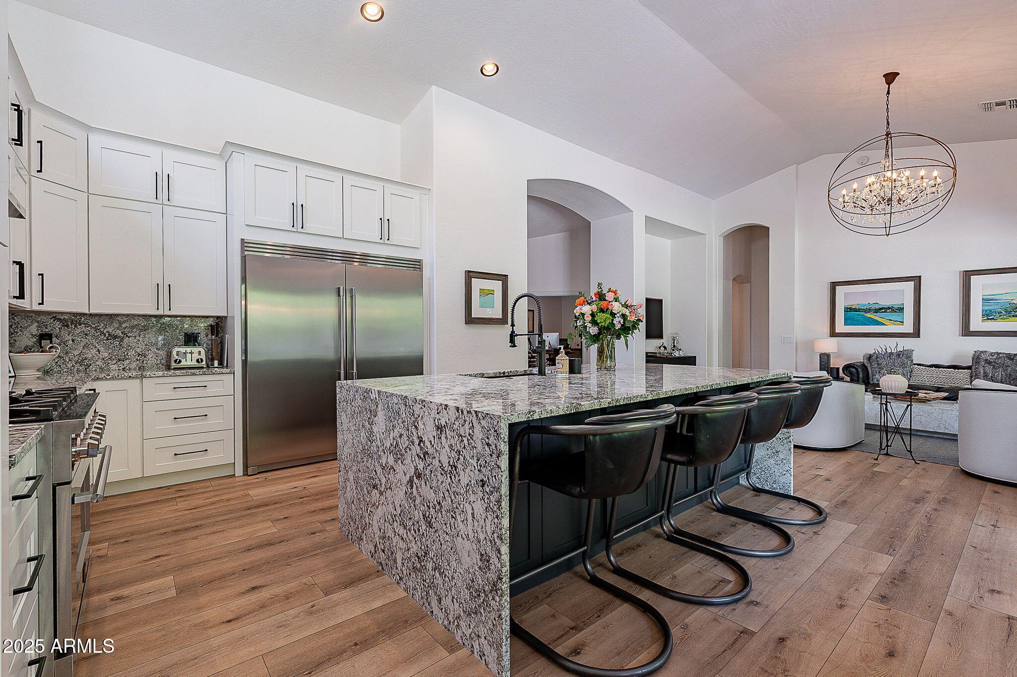 194 W SUNBURST Lane