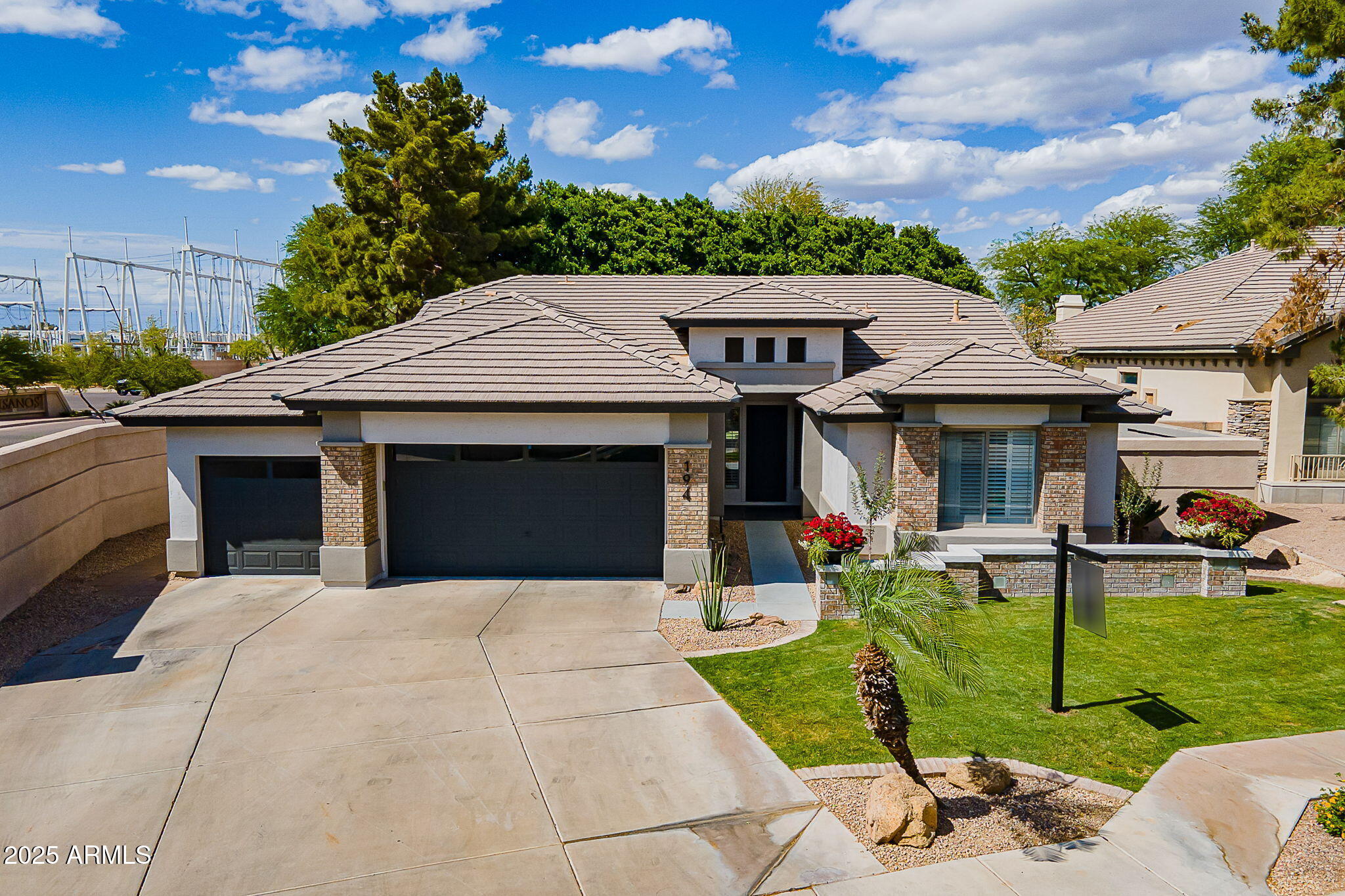 194 W SUNBURST Lane