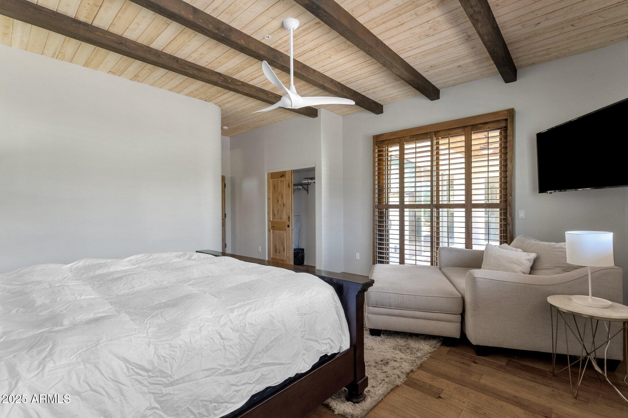 11123 E MONUMENT Drive