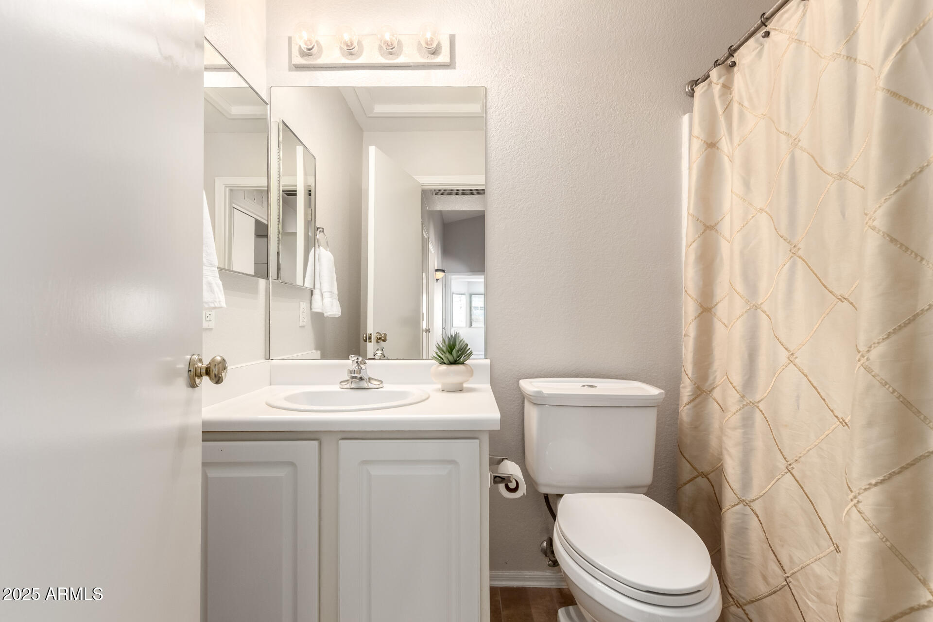 2503 E CAMELLIA Drive