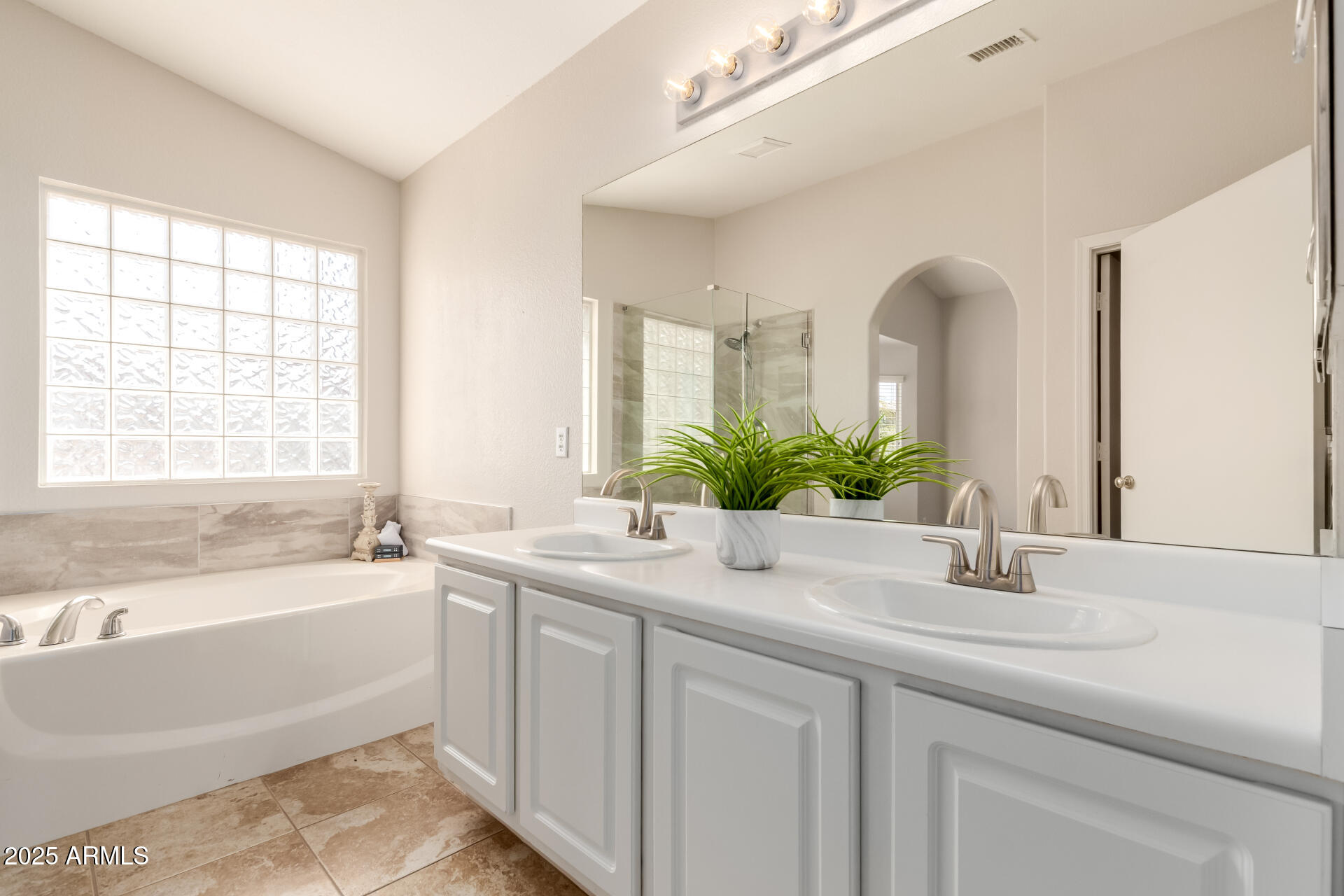 2503 E CAMELLIA Drive