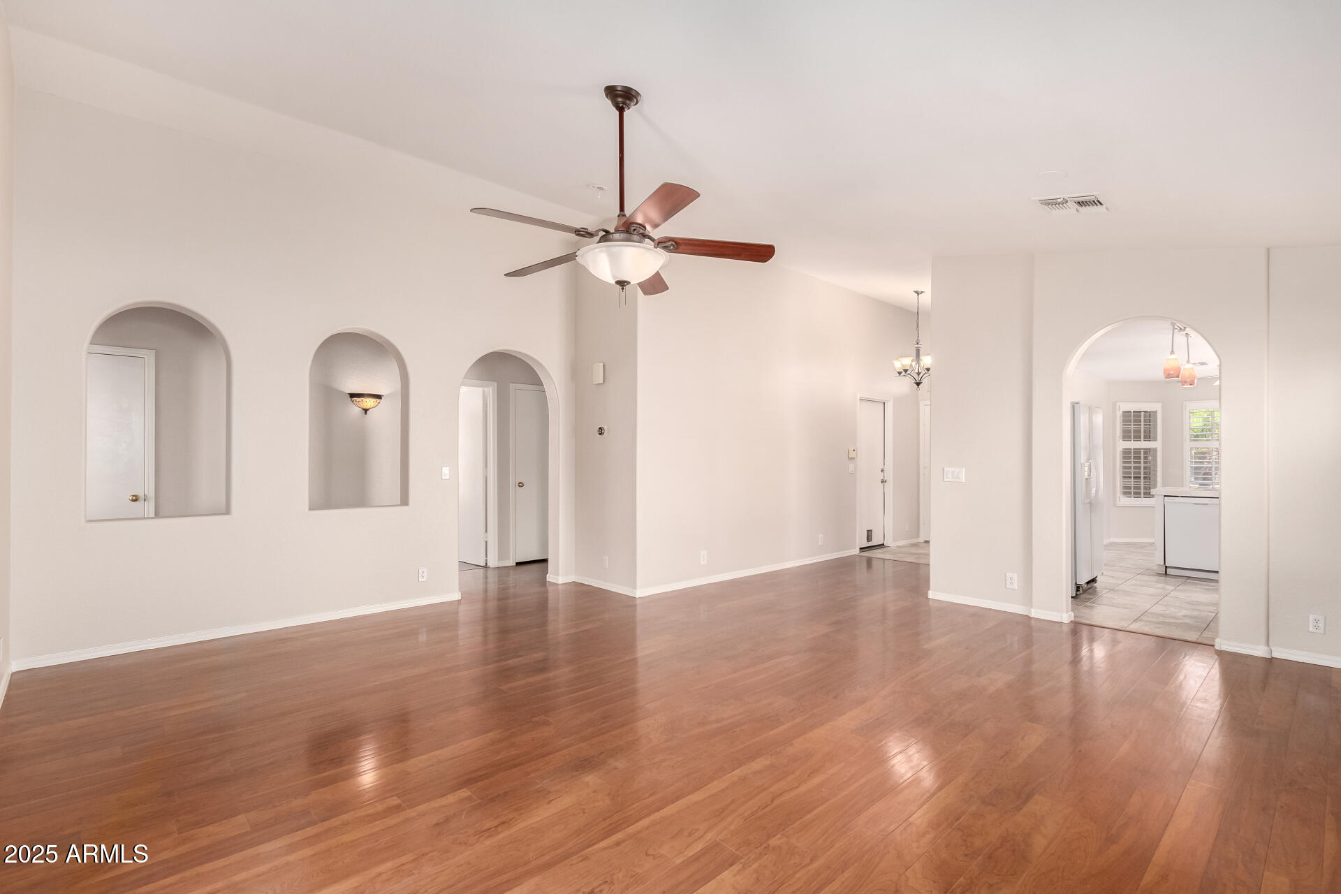 2503 E CAMELLIA Drive