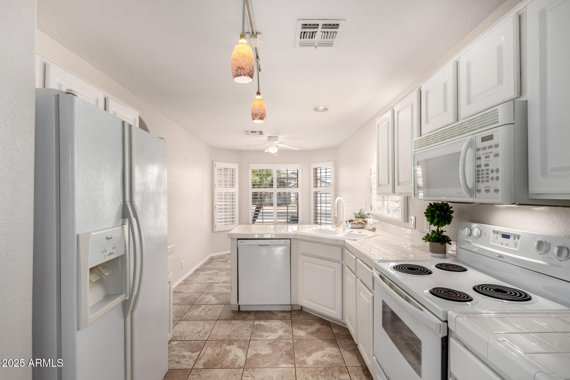 2503 E CAMELLIA Drive