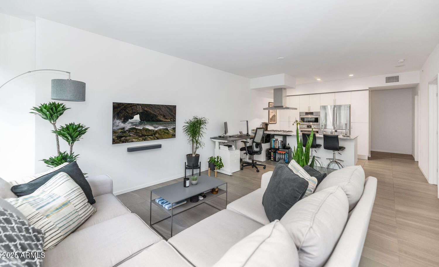 7180 E KIERLAND Boulevard, 806