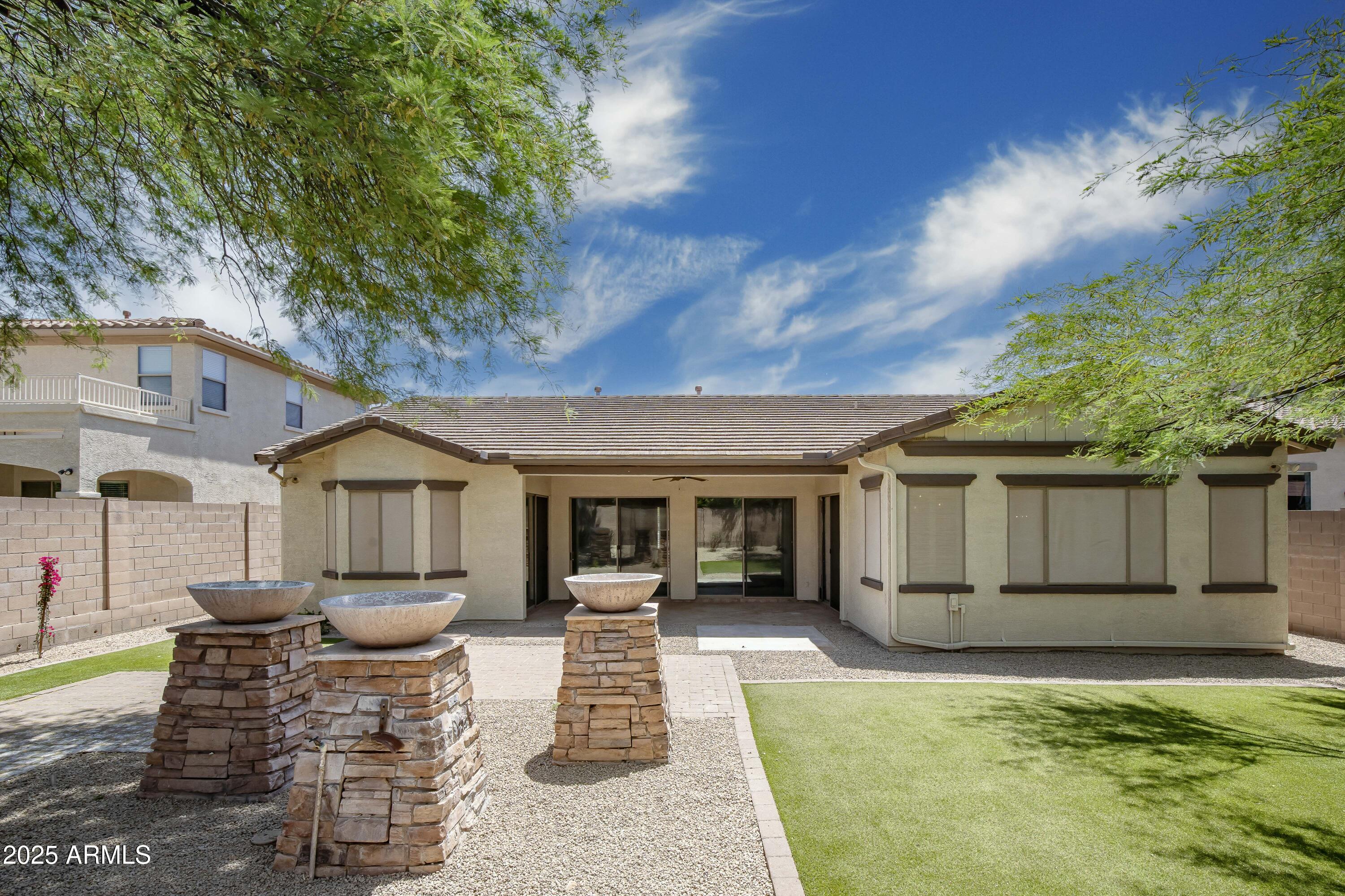 4512 W RUSHMORE Drive