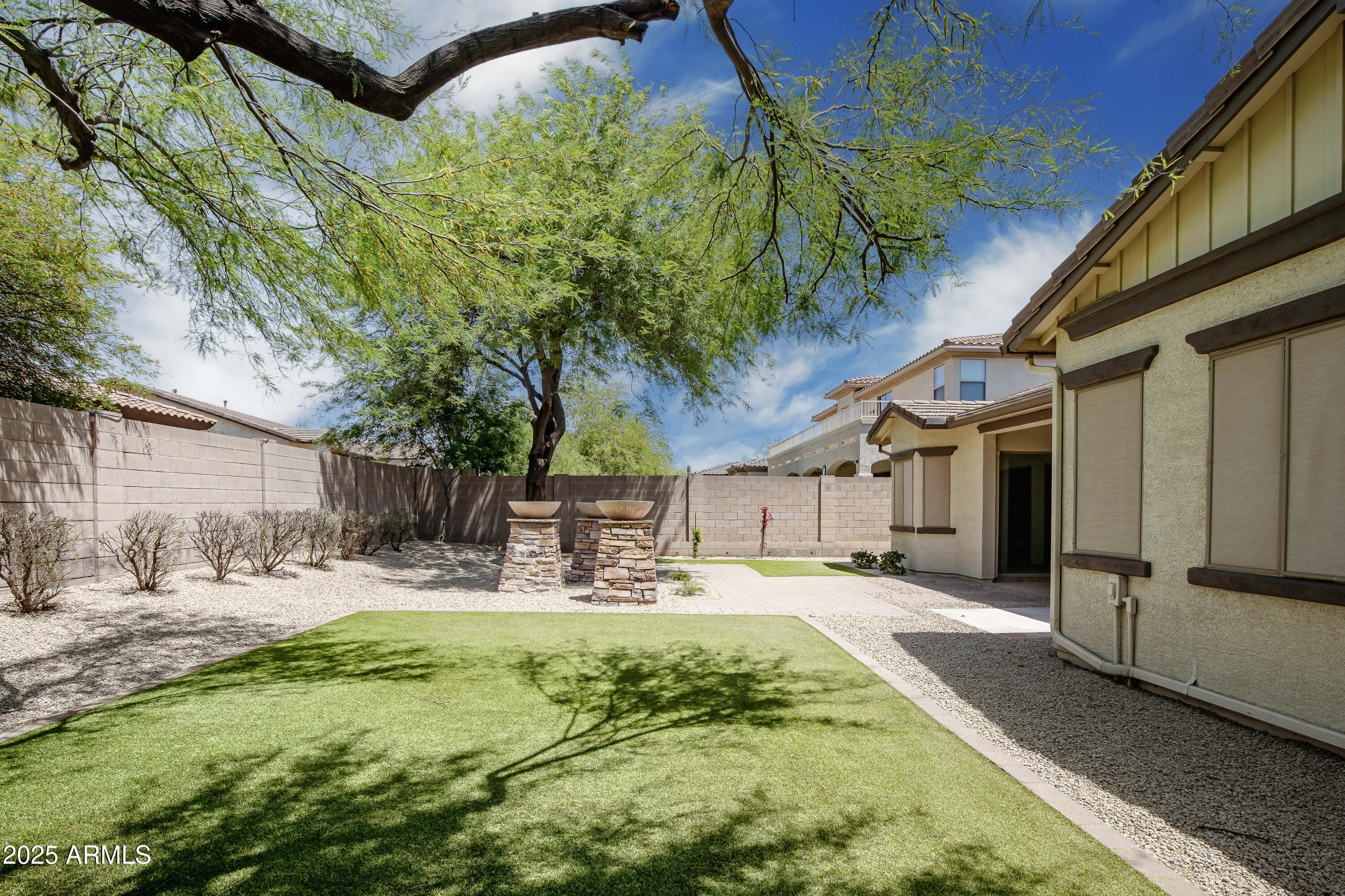 4512 W RUSHMORE Drive