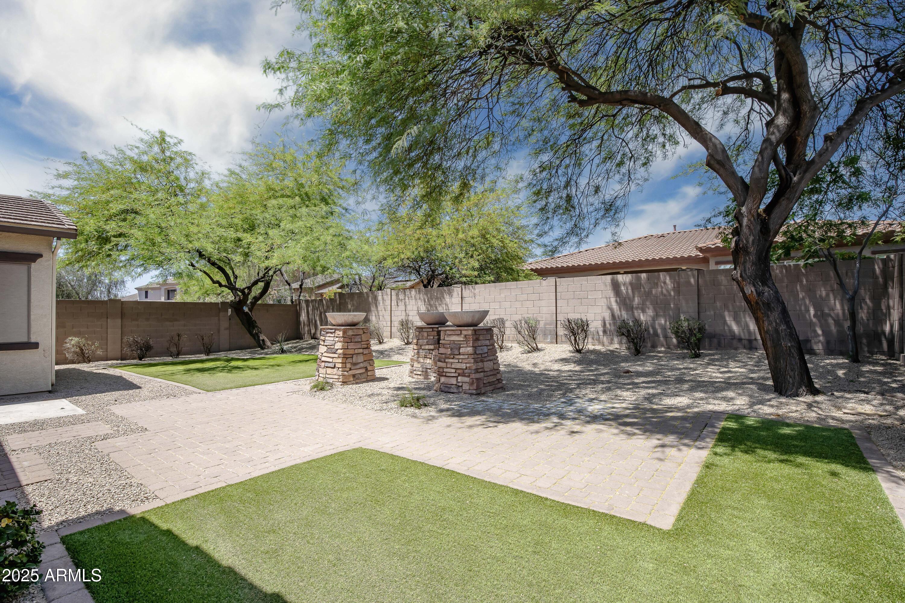 4512 W RUSHMORE Drive