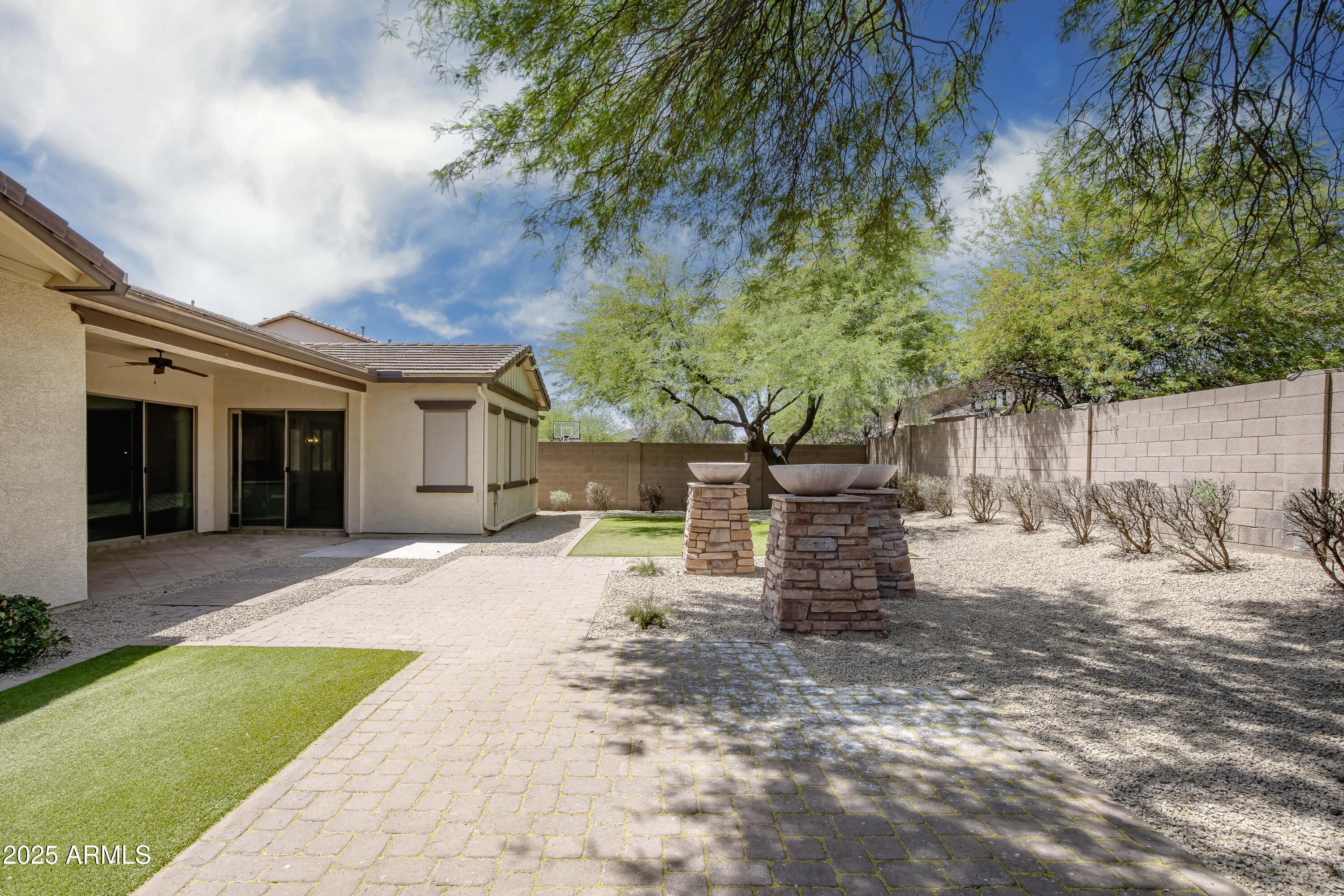 4512 W RUSHMORE Drive