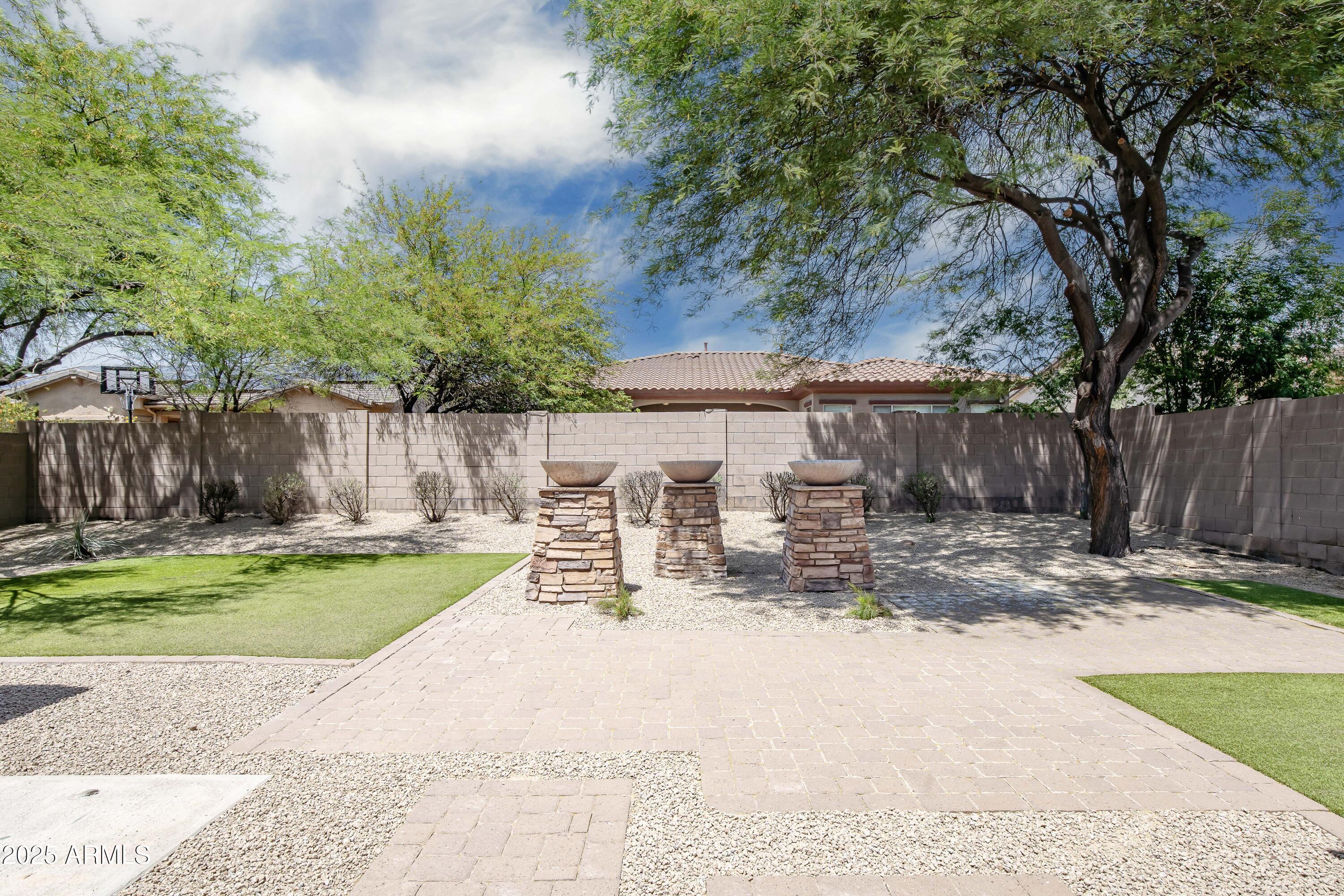 4512 W RUSHMORE Drive