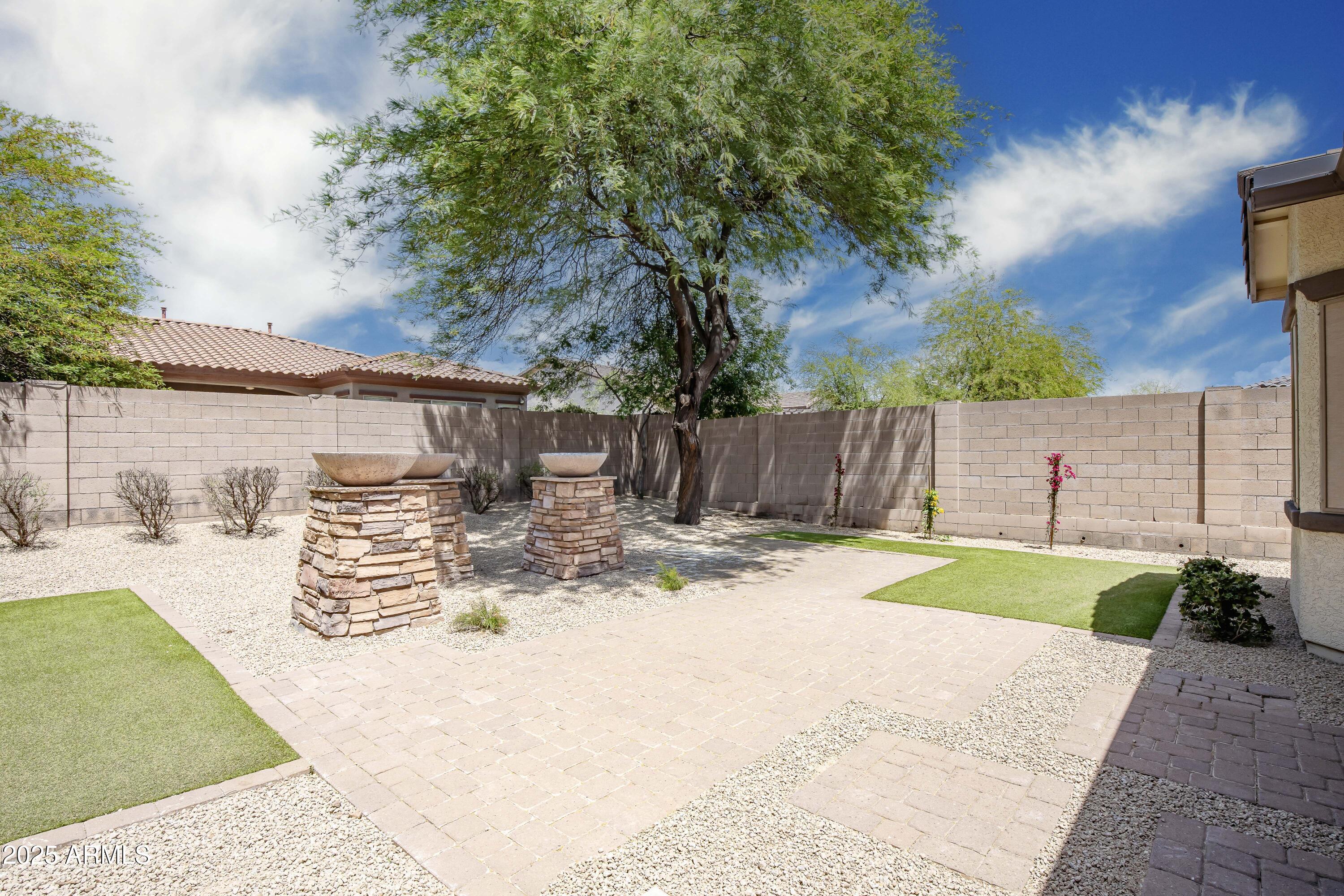 4512 W RUSHMORE Drive