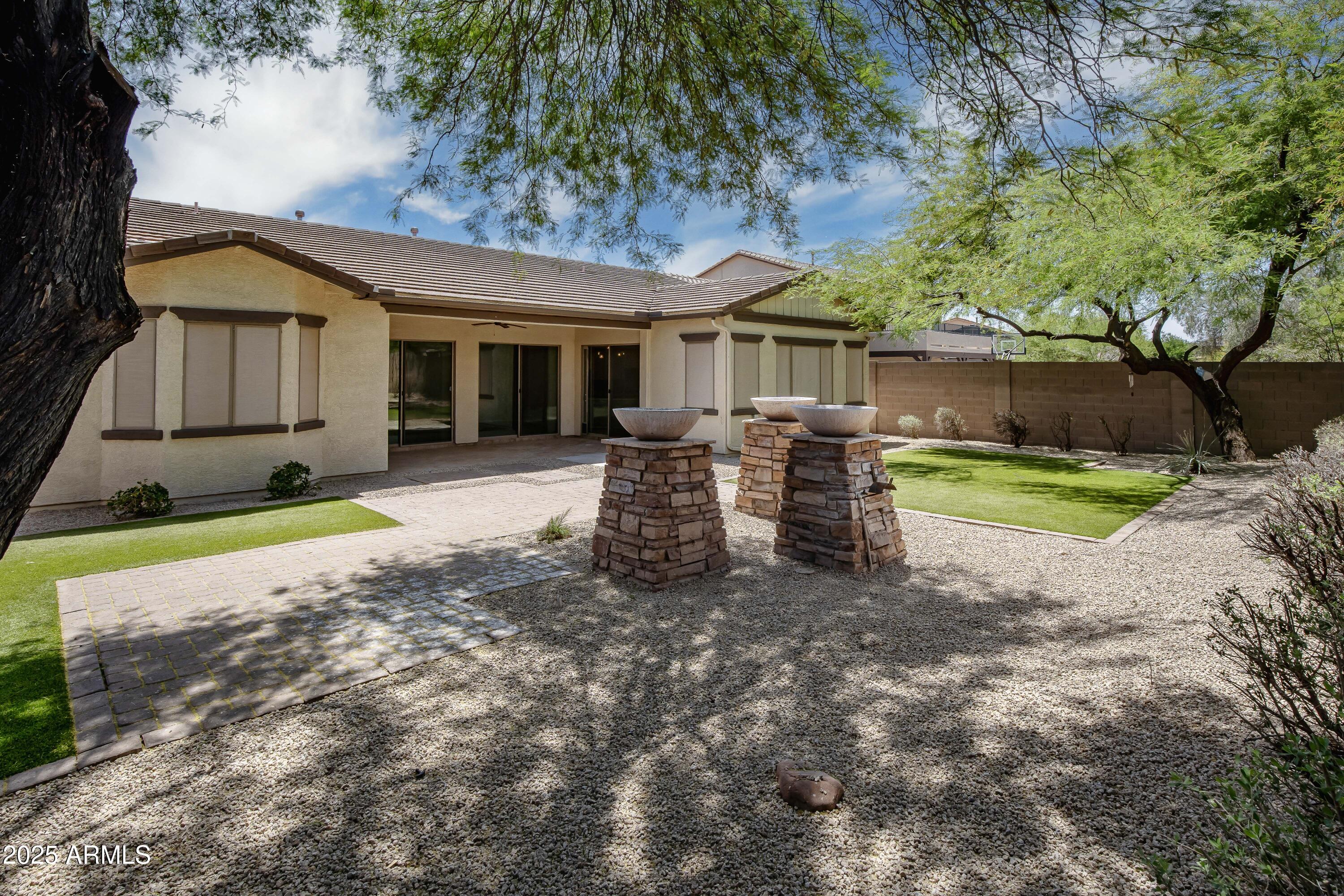 4512 W RUSHMORE Drive