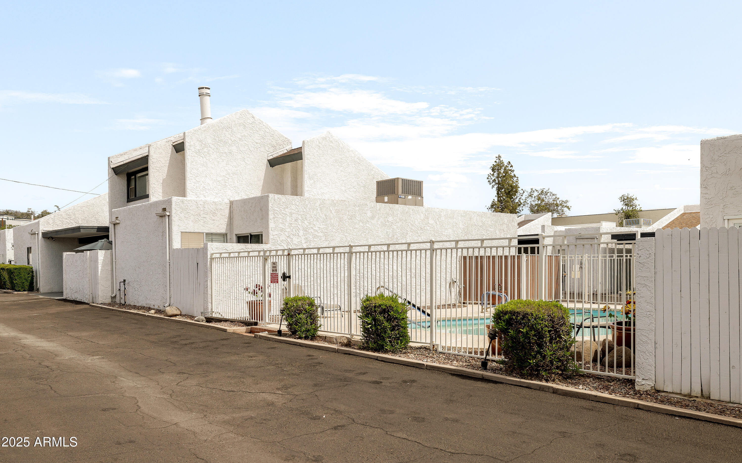 1631 E GARDENIA Avenue