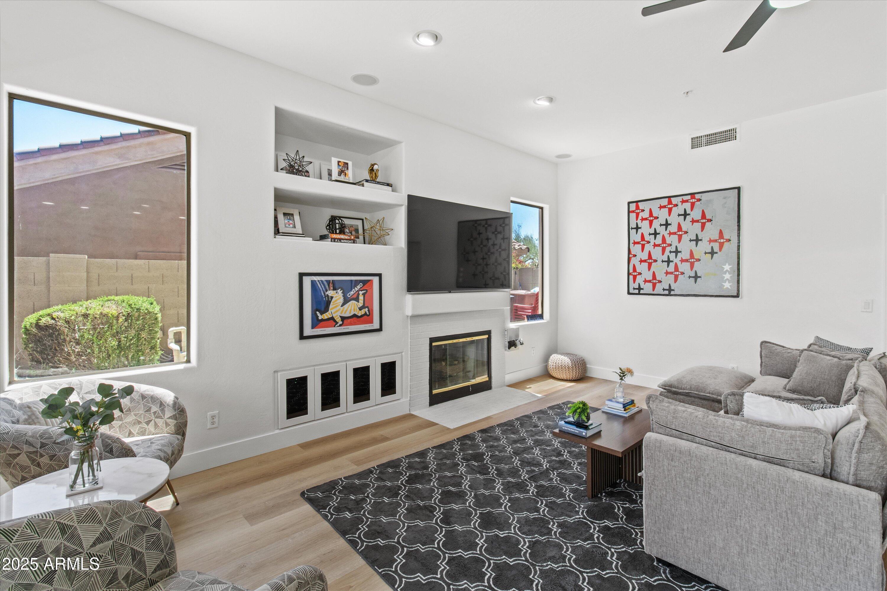 10415 E ROSEMARY Lane