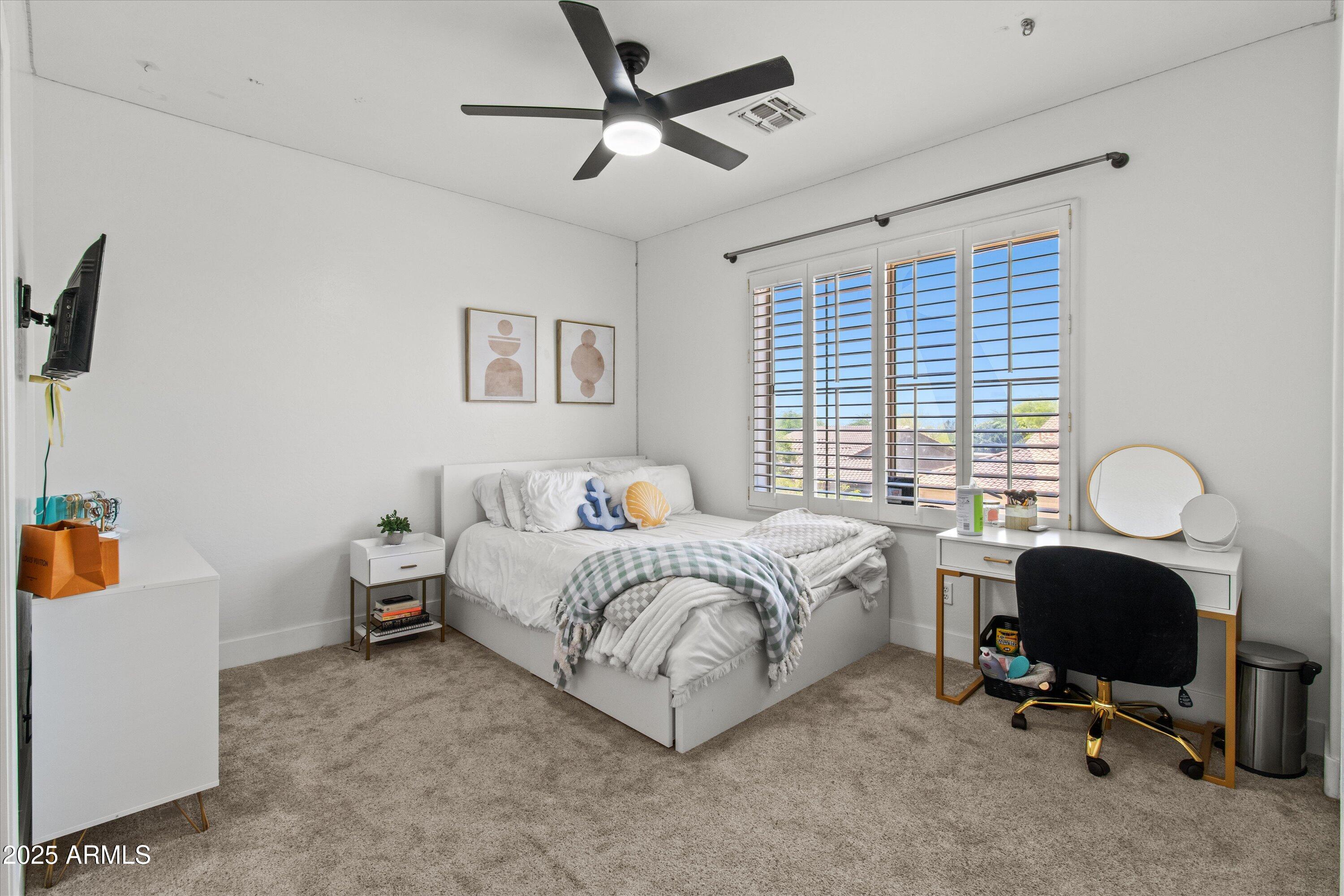 10415 E ROSEMARY Lane