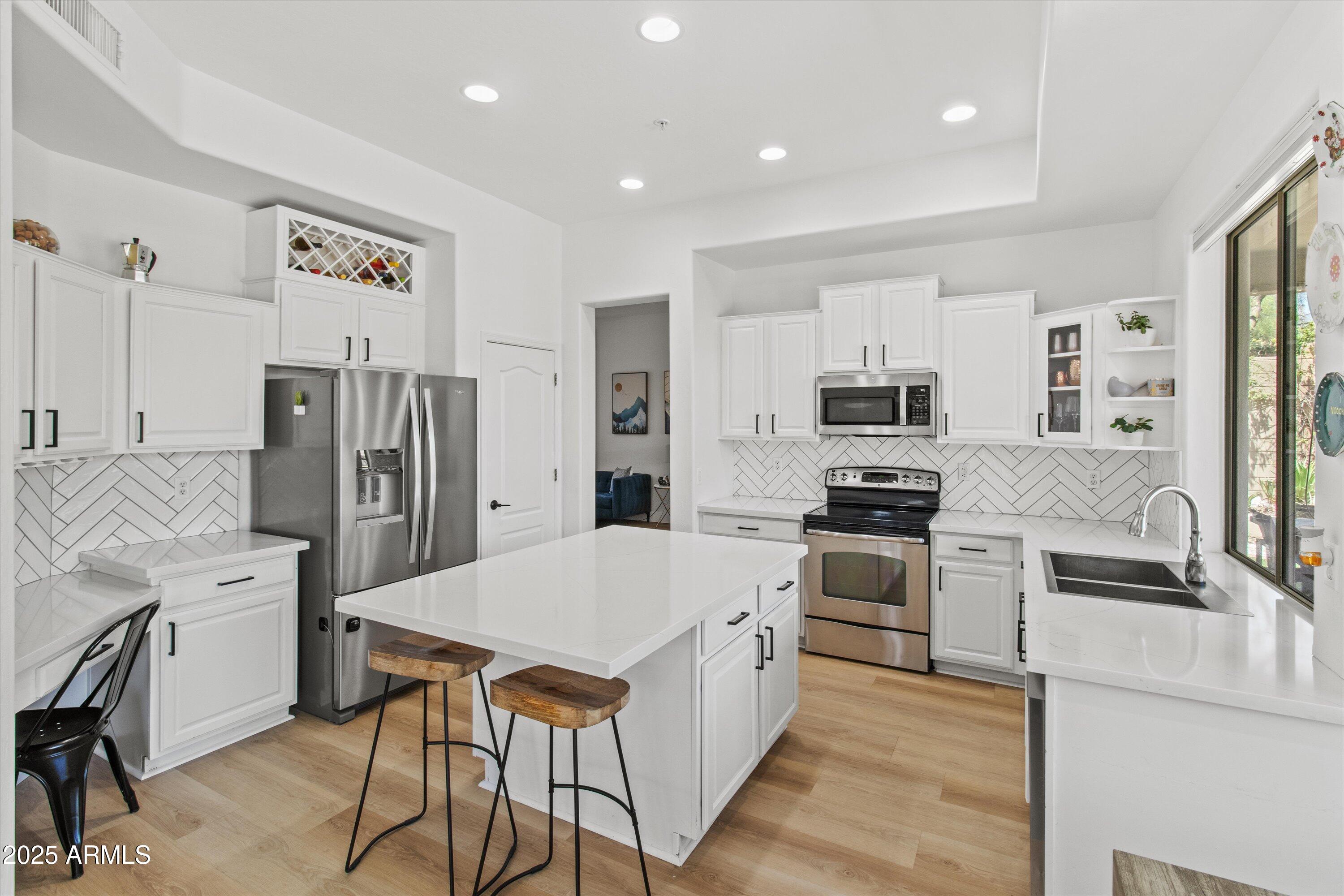 10415 E ROSEMARY Lane