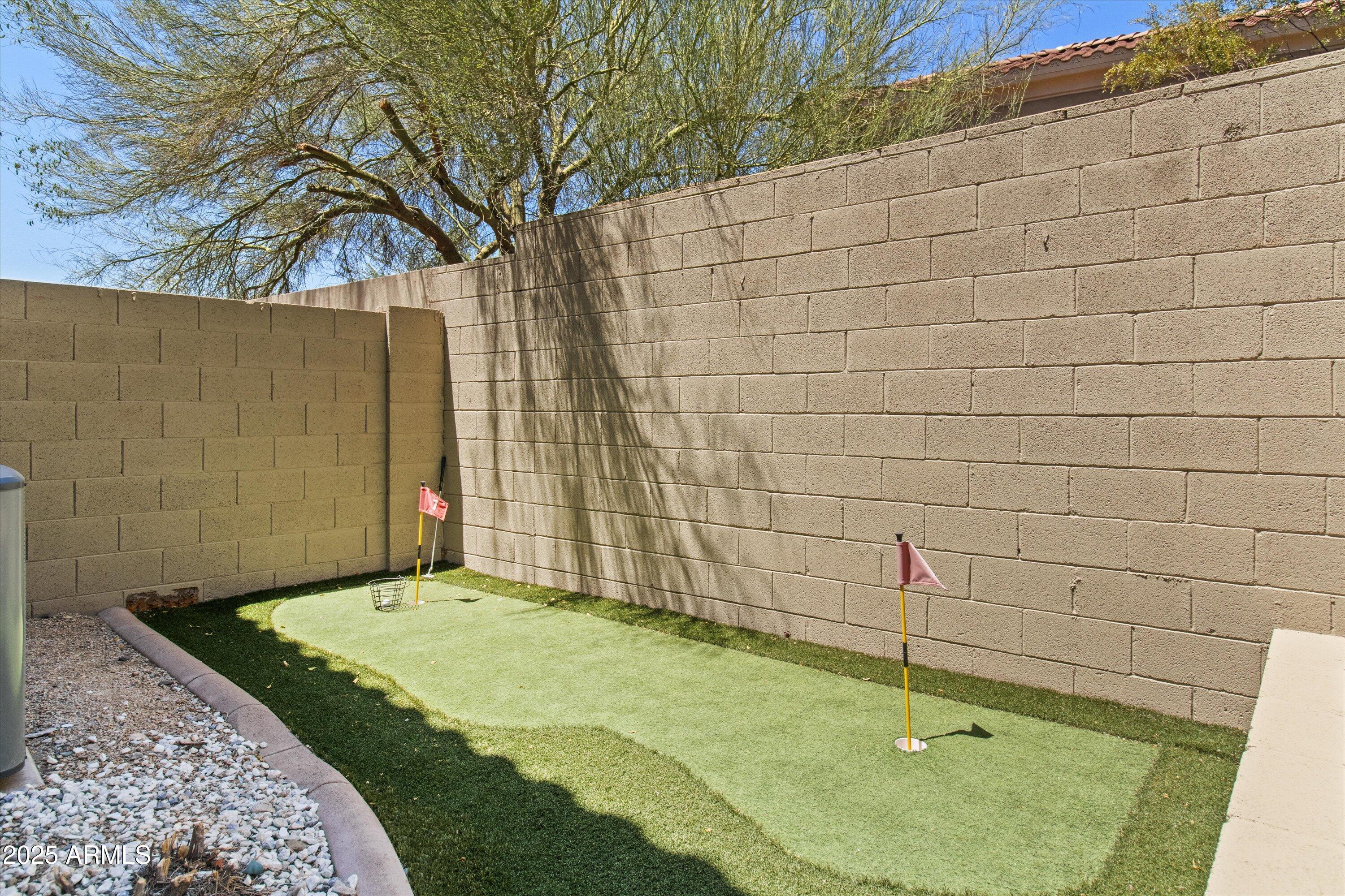 10415 E ROSEMARY Lane