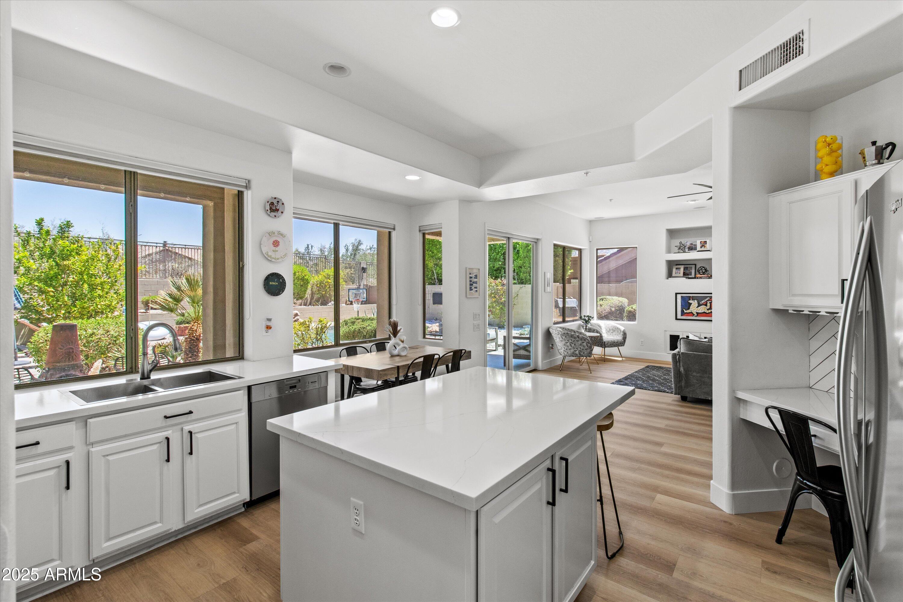 10415 E ROSEMARY Lane