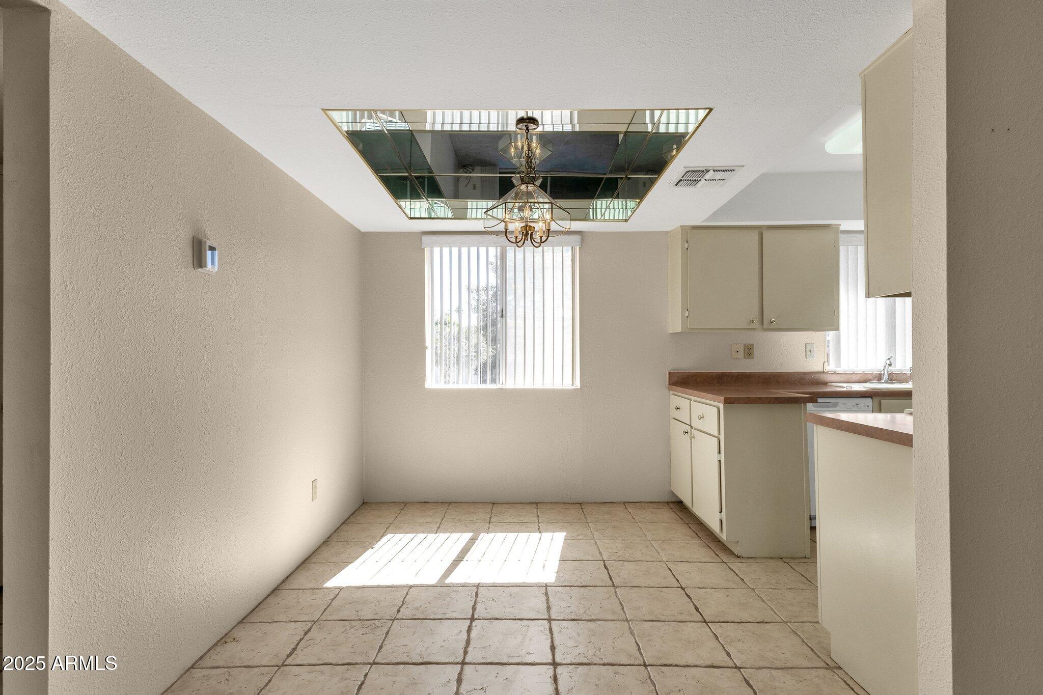 4554 E PARADISE VILLAGE Parkway N, 219