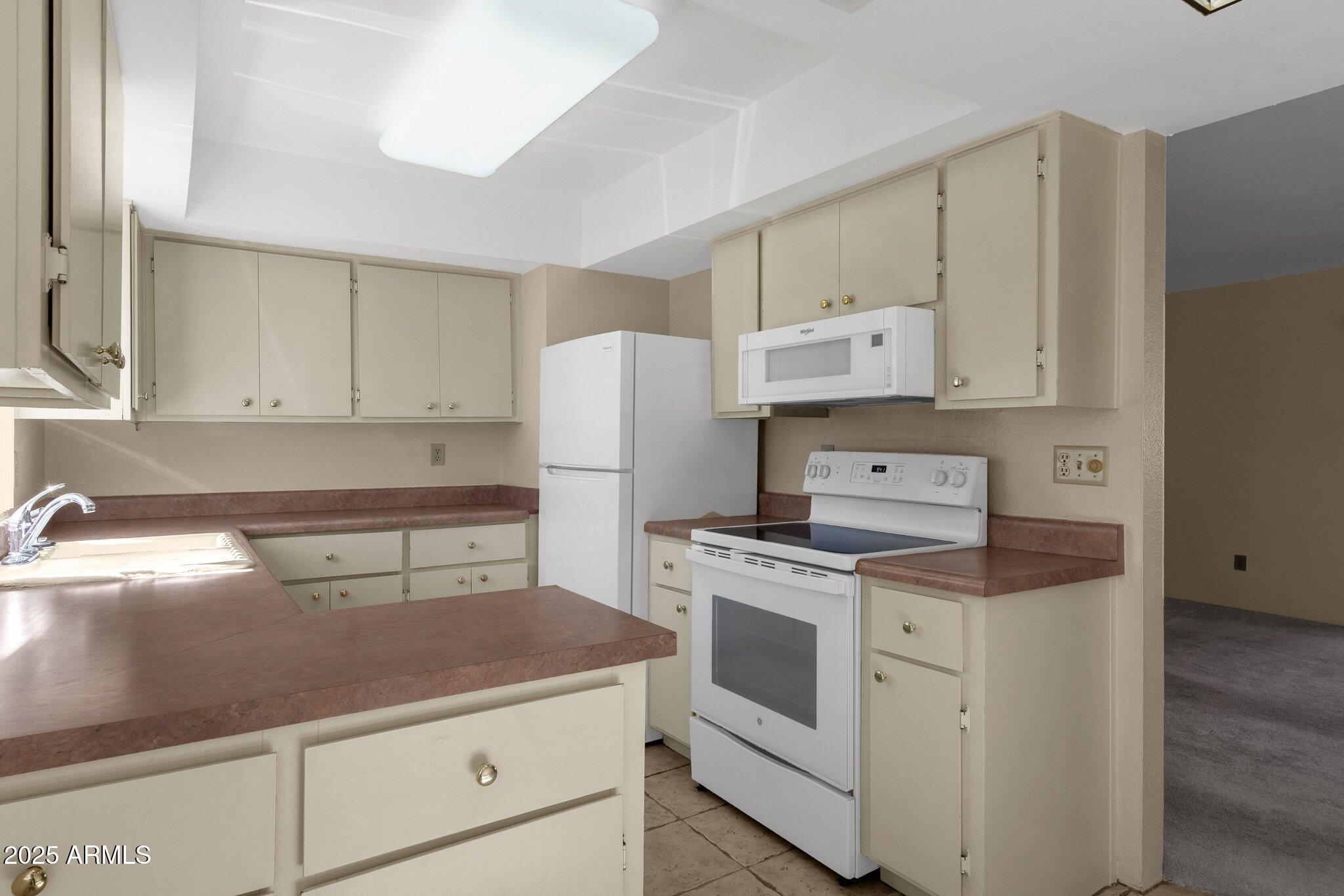 4554 E PARADISE VILLAGE Parkway N, 219