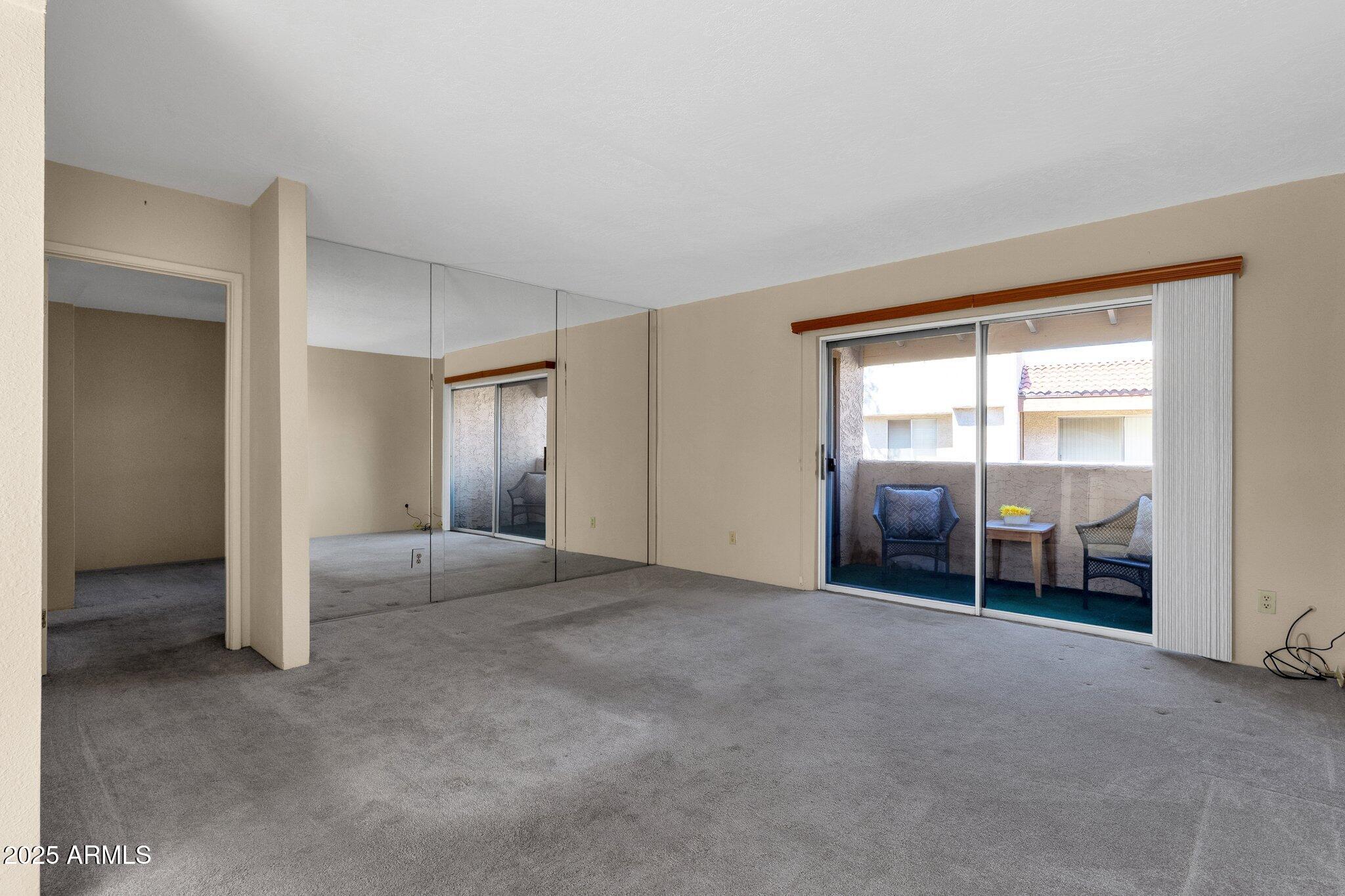 4554 E PARADISE VILLAGE Parkway N, 219