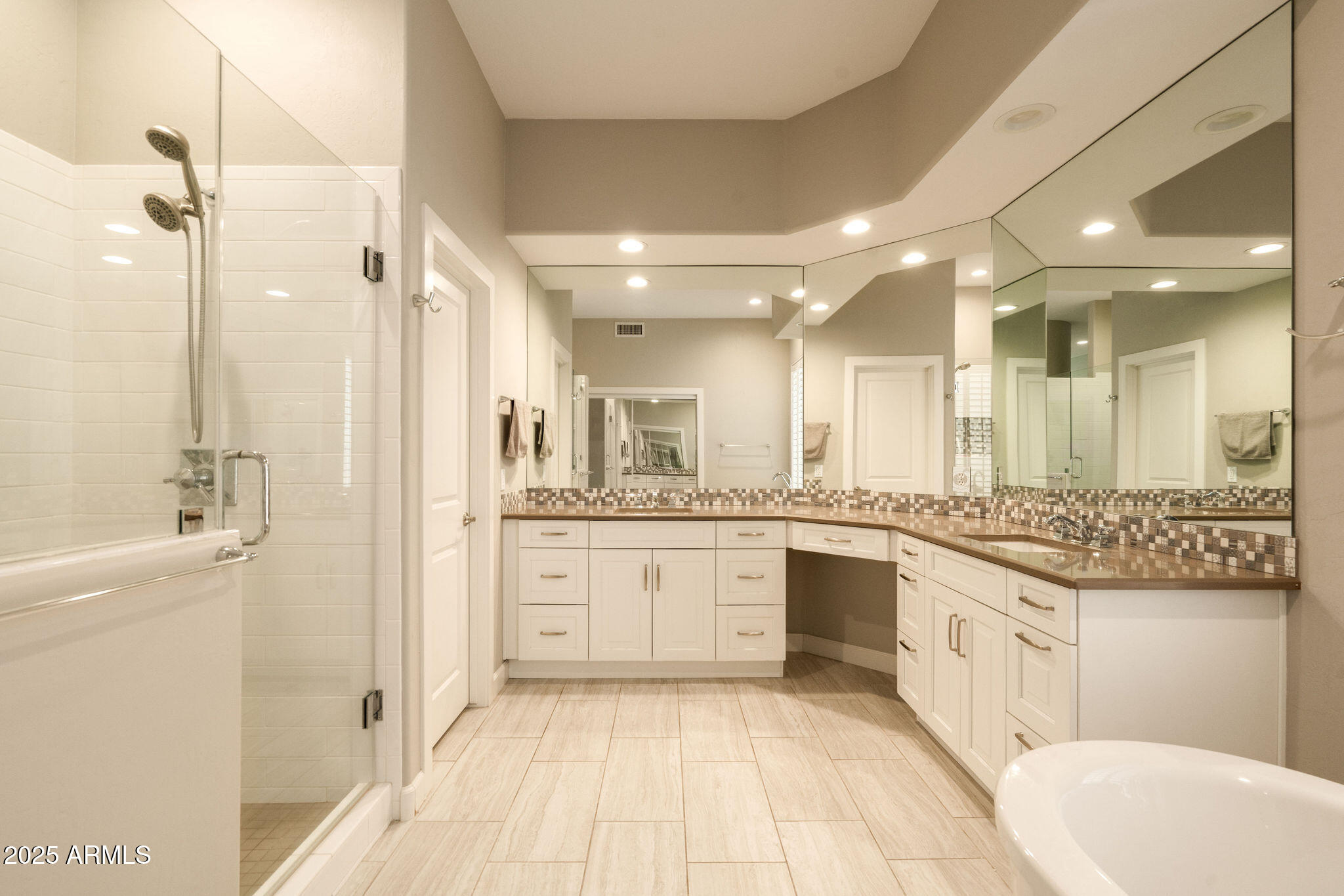 8036 E MERCER Lane