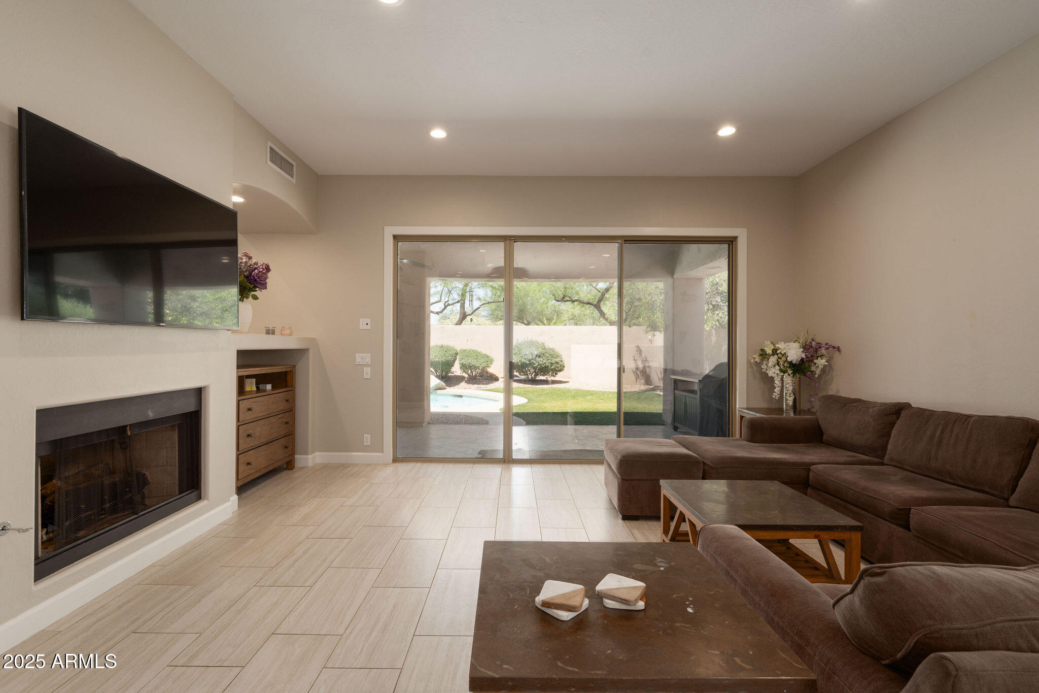 8036 E MERCER Lane