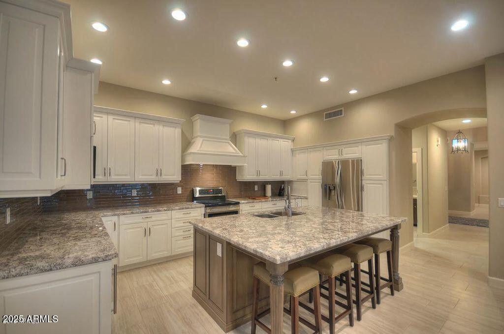 8036 E MERCER Lane