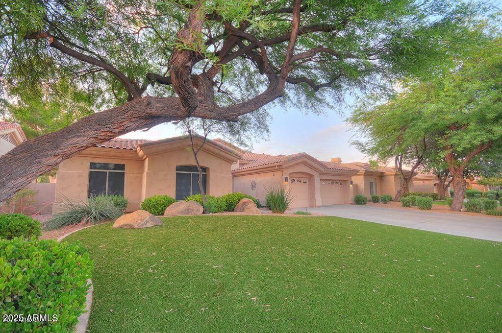 8036 E MERCER Lane