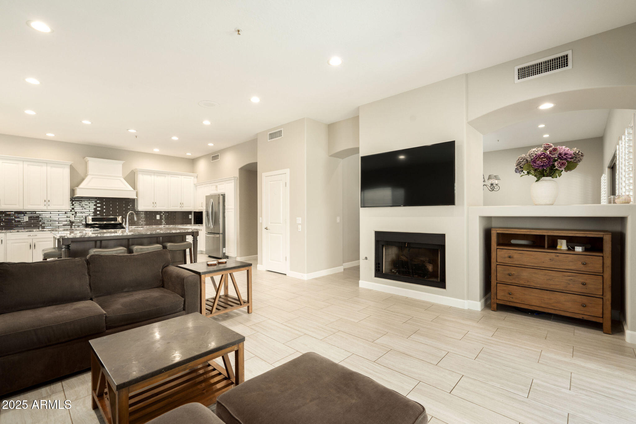 8036 E MERCER Lane