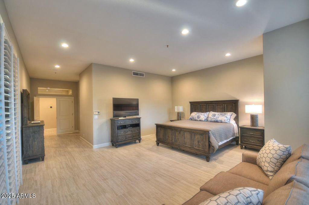 8036 E MERCER Lane
