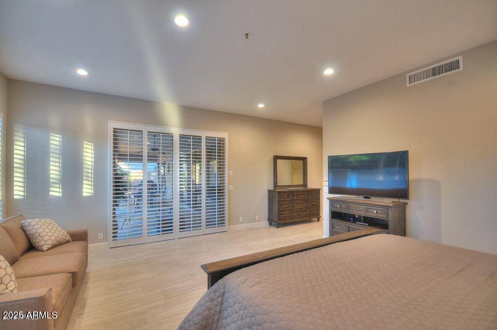 8036 E MERCER Lane