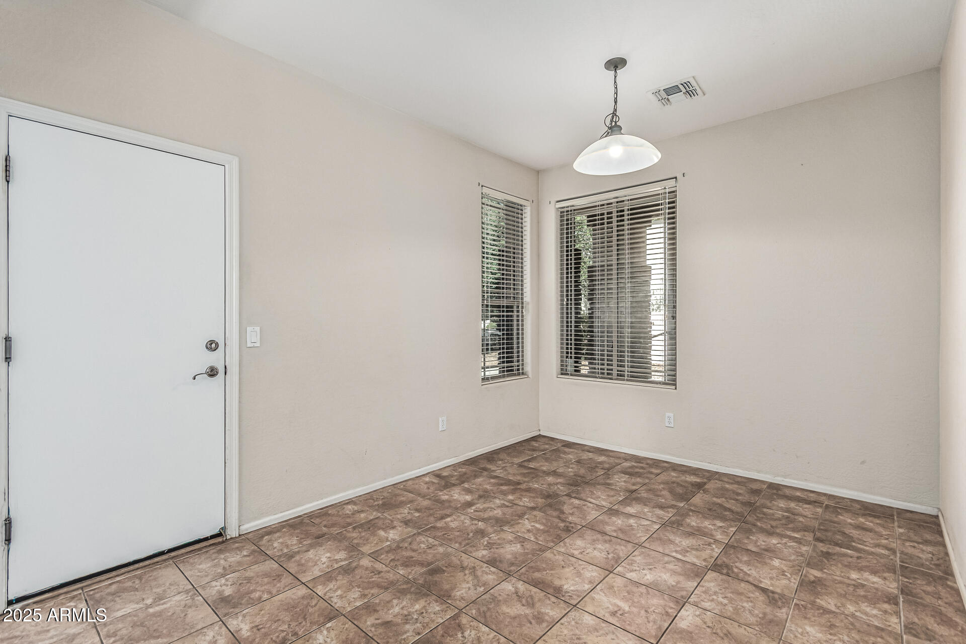 4507 E LANTERN Place