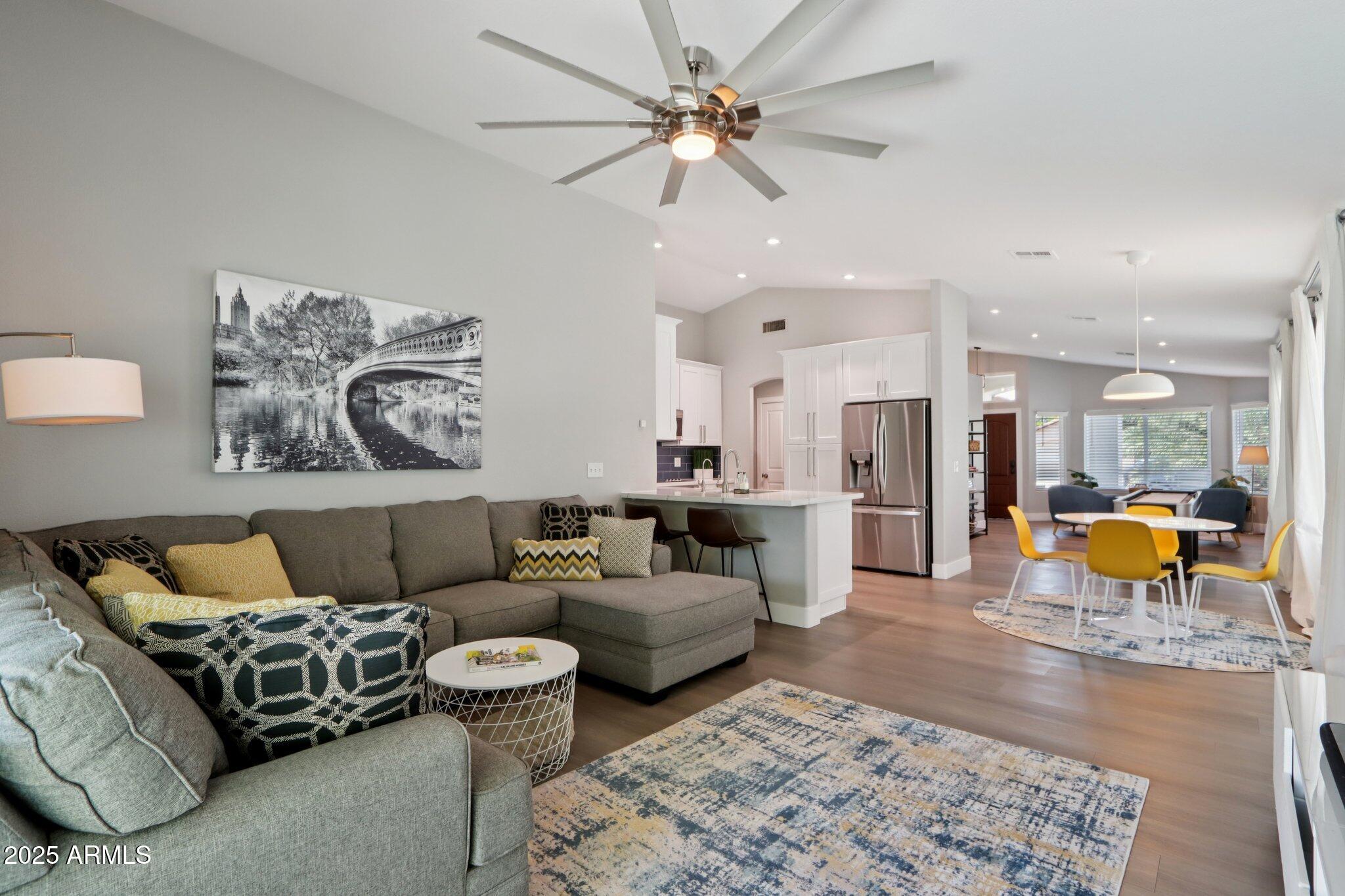 1057 W LAUREL Avenue