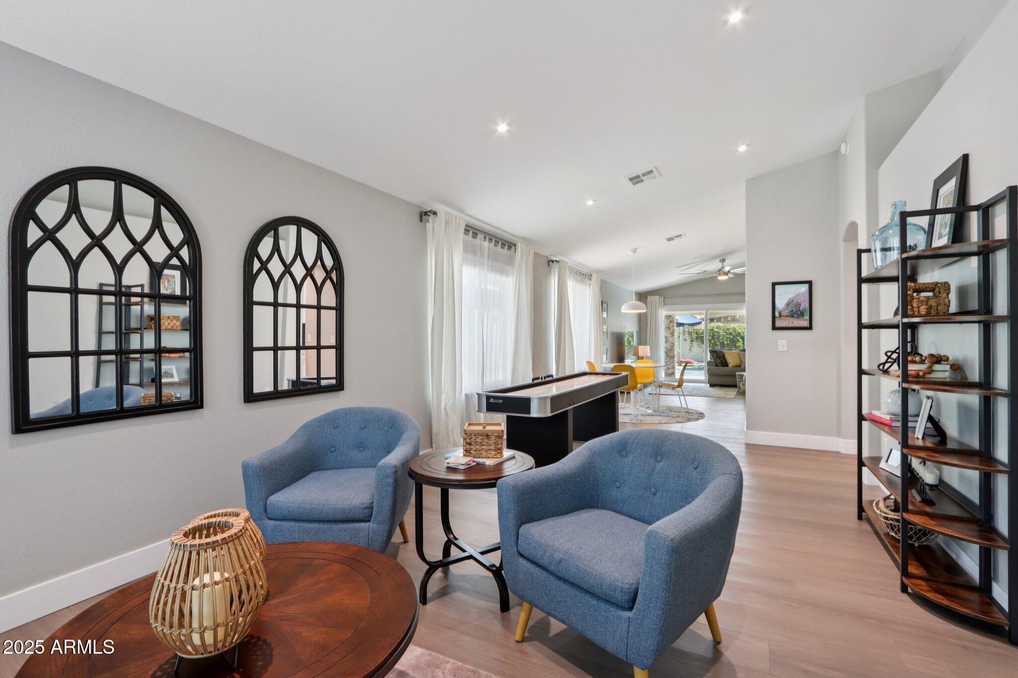 1057 W LAUREL Avenue